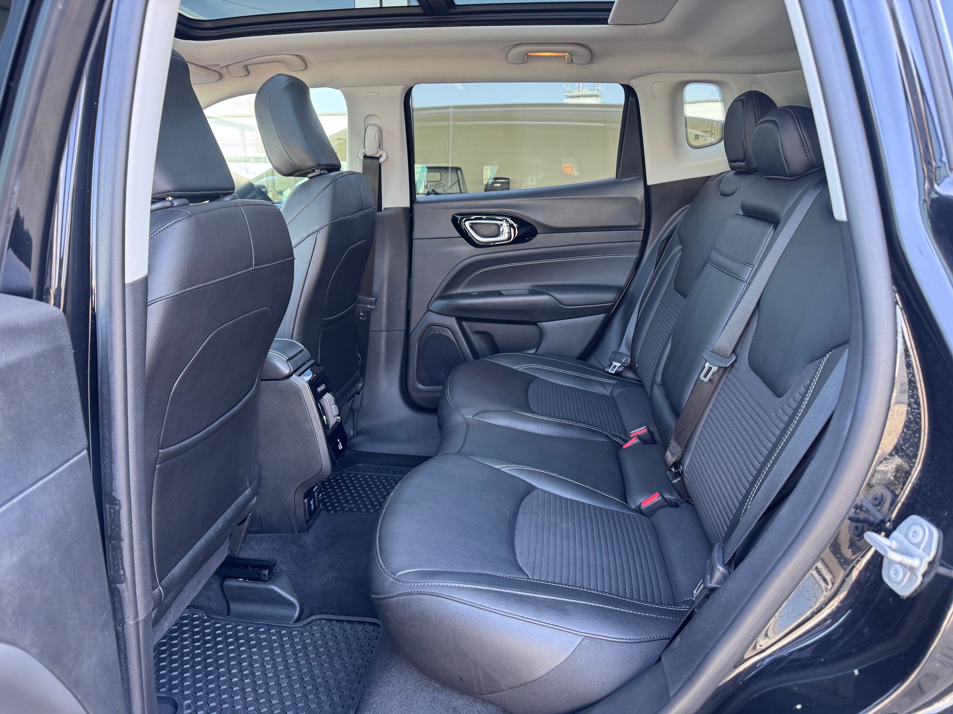 JEEP Compass 4x2 1.3 Limited DKG+Neues Navi-Display+360°Kamera+Panorama-Glasdach+El. Heckklappe+Sitz-/Lenkradheizung+18"Alu+-image-12
