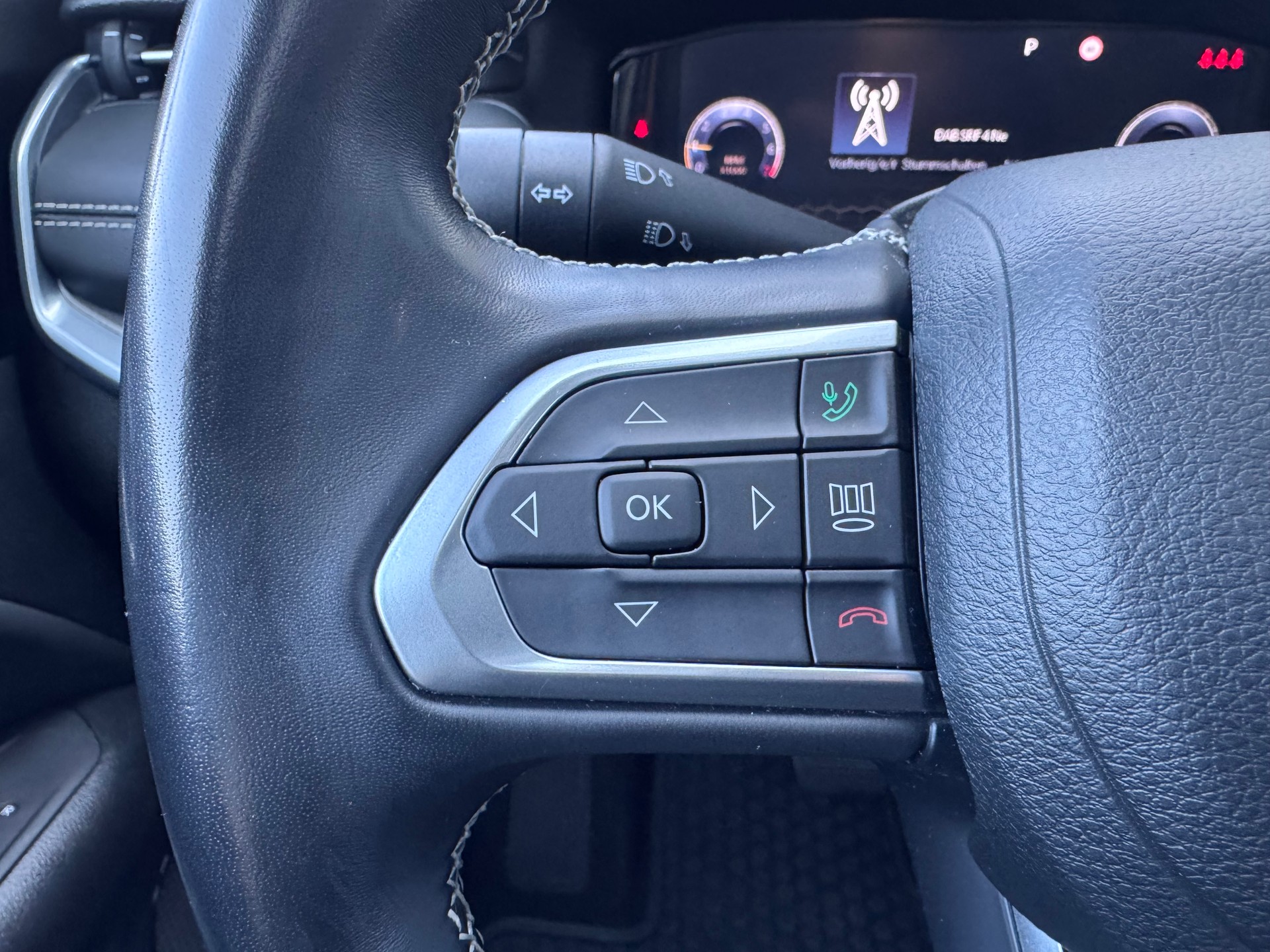 JEEP Compass 4x2 1.3 Limited DKG+Neues Navi-Display+360°Kamera+Panorama-Glasdach+El. Heckklappe+Sitz-/Lenkradheizung+18"Alu+-image-17