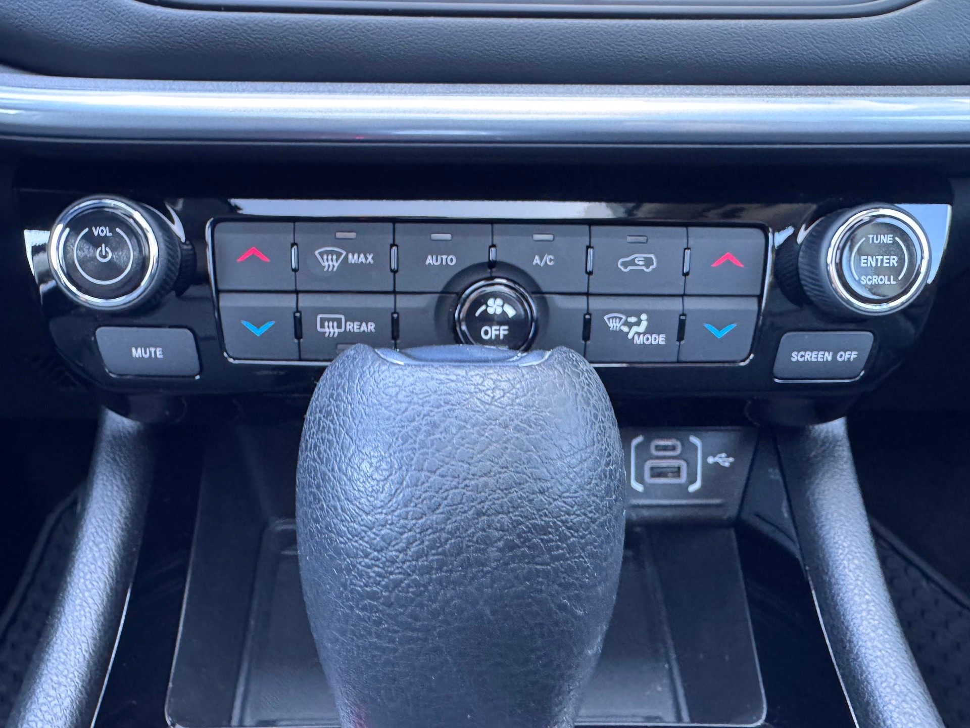 JEEP Compass 4x2 1.3 Limited DKG+Neues Navi-Display+360°Kamera+Panorama-Glasdach+El. Heckklappe+Sitz-/Lenkradheizung+18"Alu+-image-21