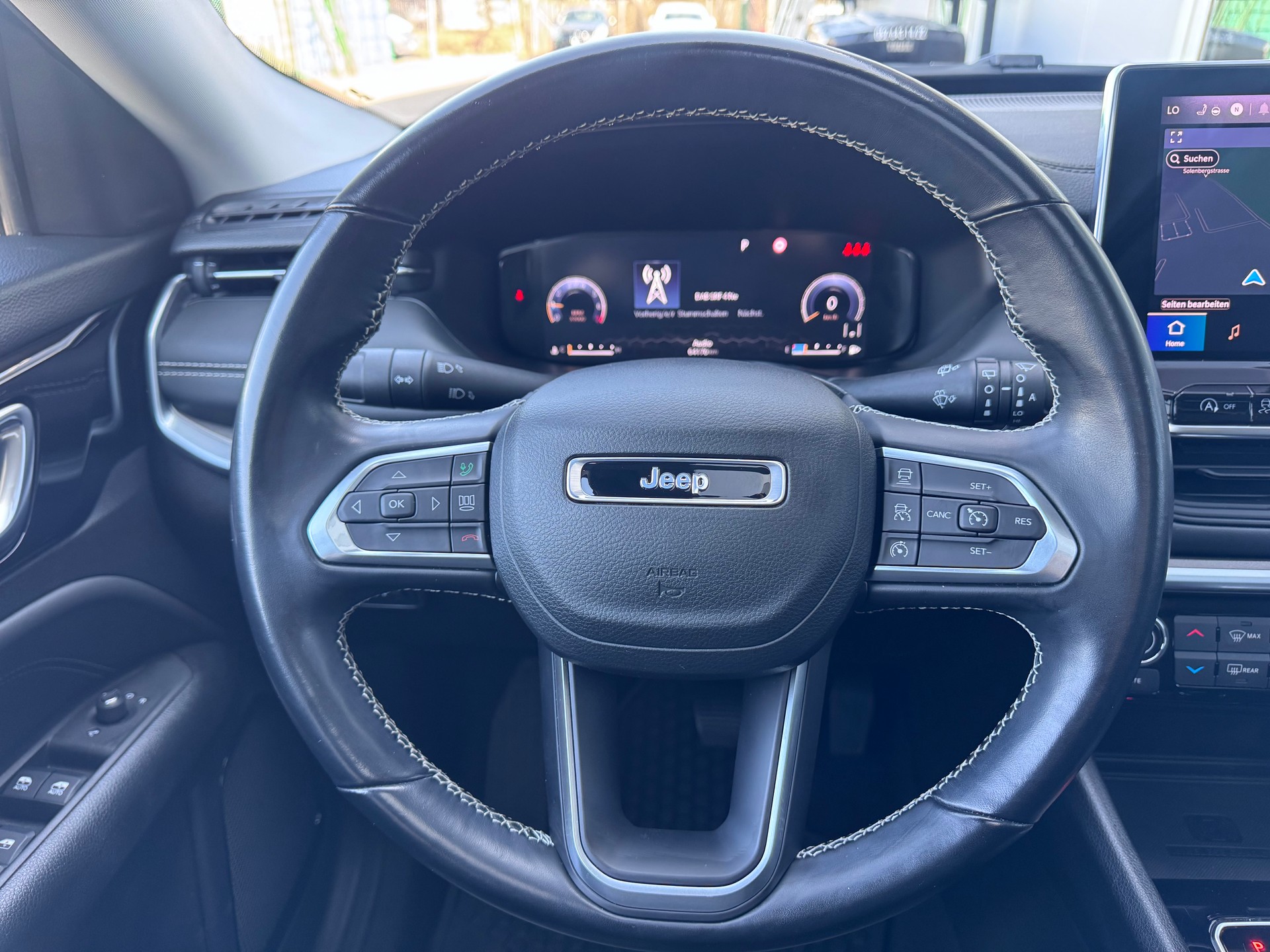 JEEP Compass 4x2 1.3 Limited DKG+Neues Navi-Display+360°Kamera+Panorama-Glasdach+El. Heckklappe+Sitz-/Lenkradheizung+18"Alu+-image-16