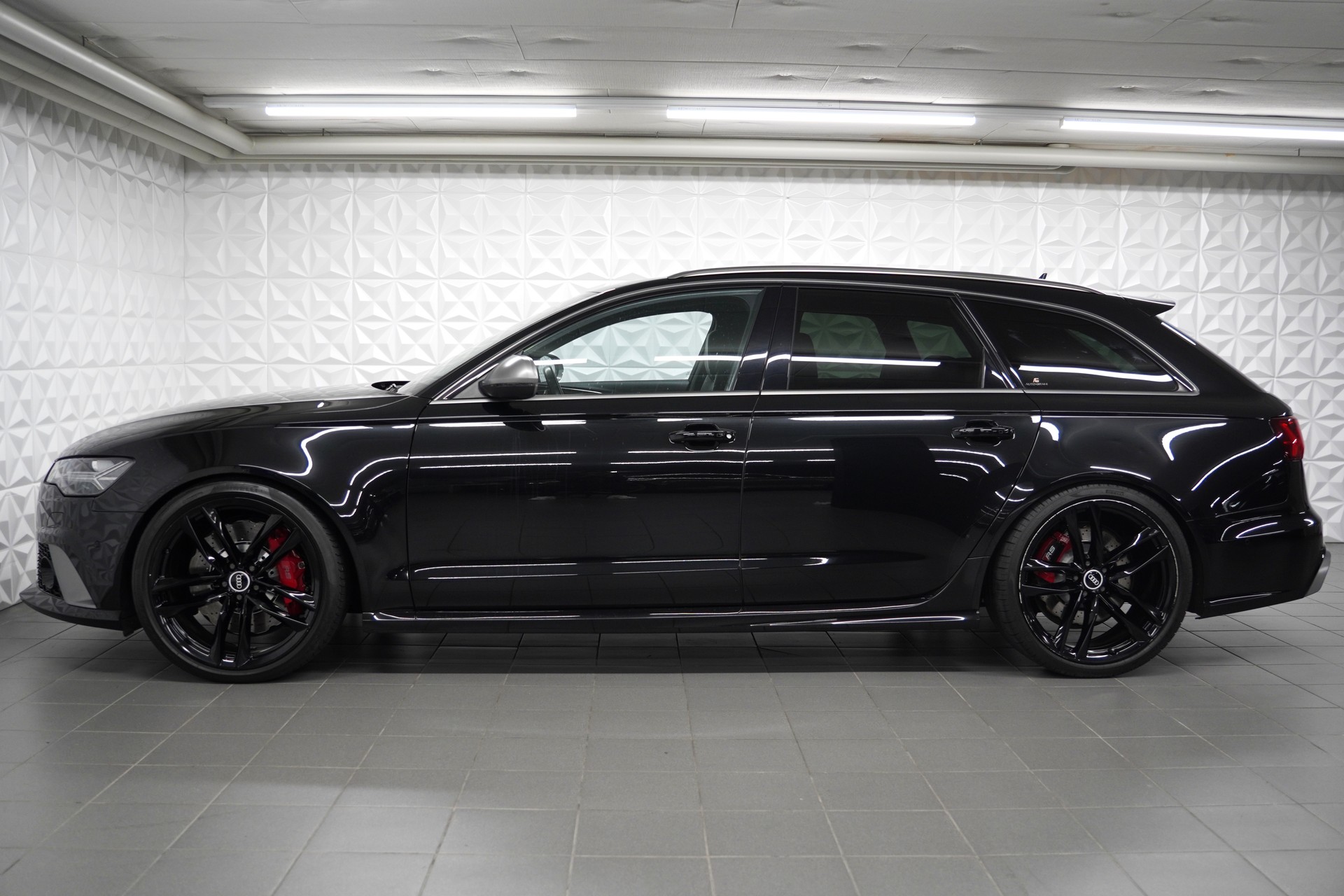 AUDI RS6 Avant 4.0 TFSI V8 performance quattro-image-1