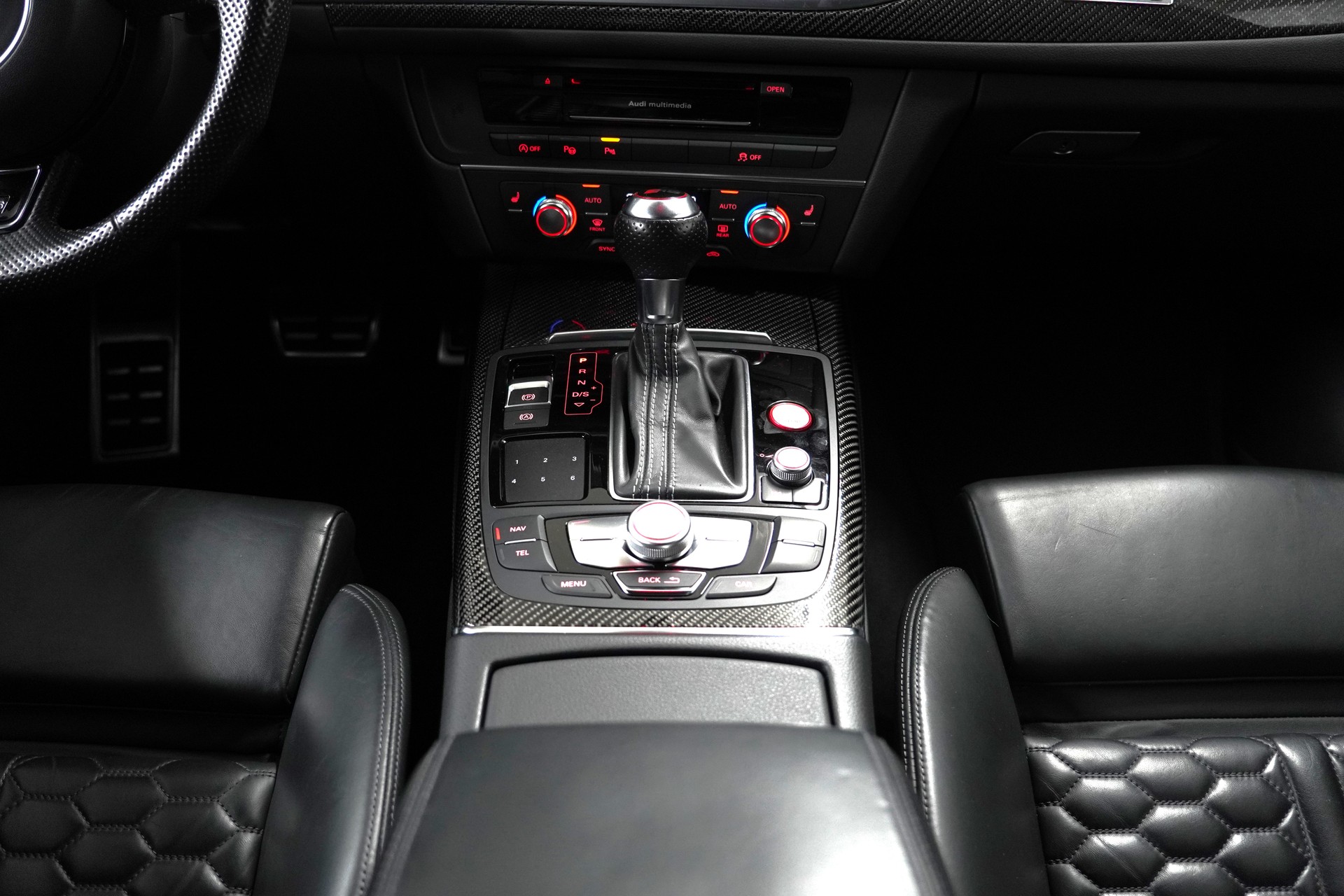 AUDI RS6 Avant 4.0 TFSI V8 performance quattro-image-15