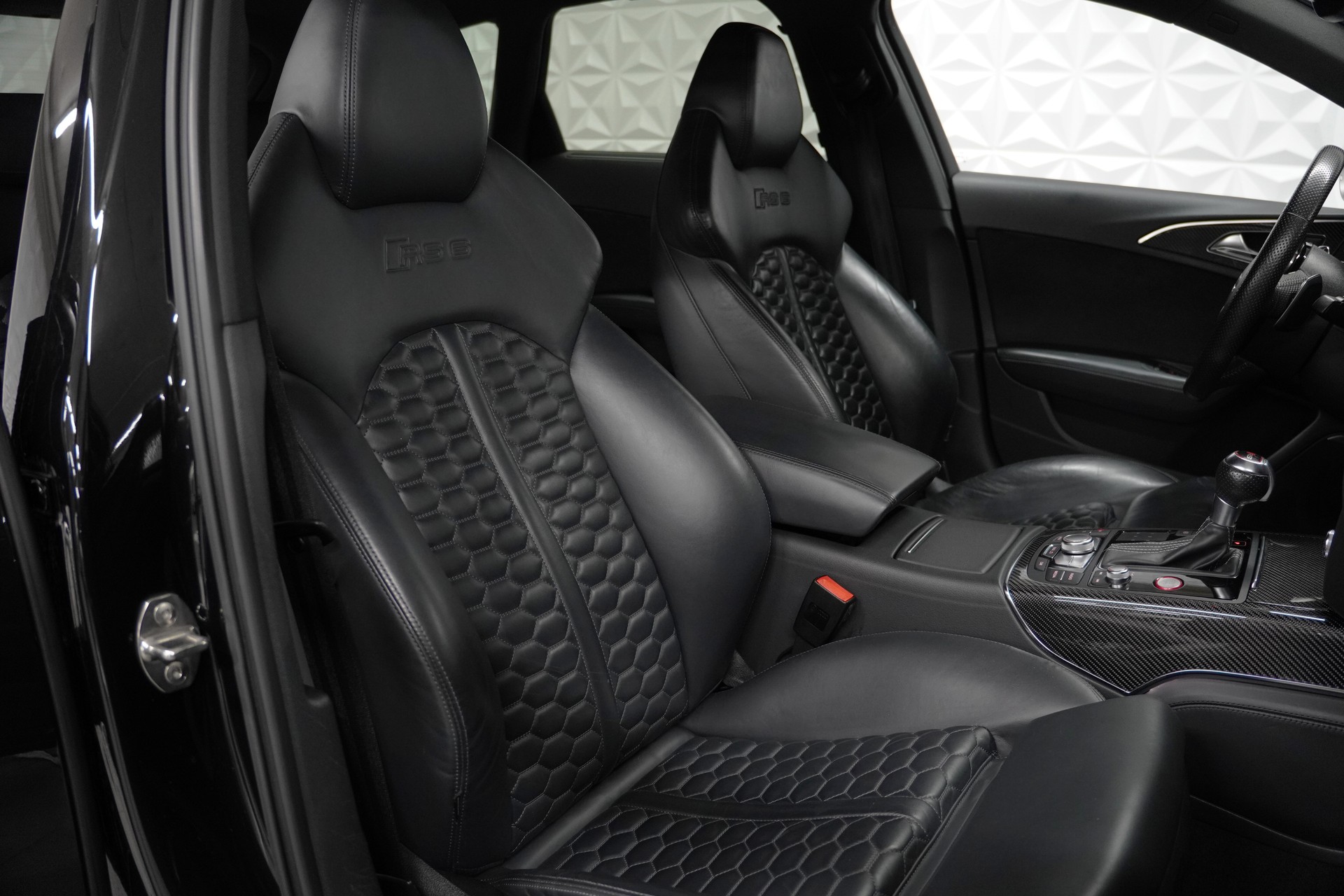 AUDI RS6 Avant 4.0 TFSI V8 performance quattro-image-11