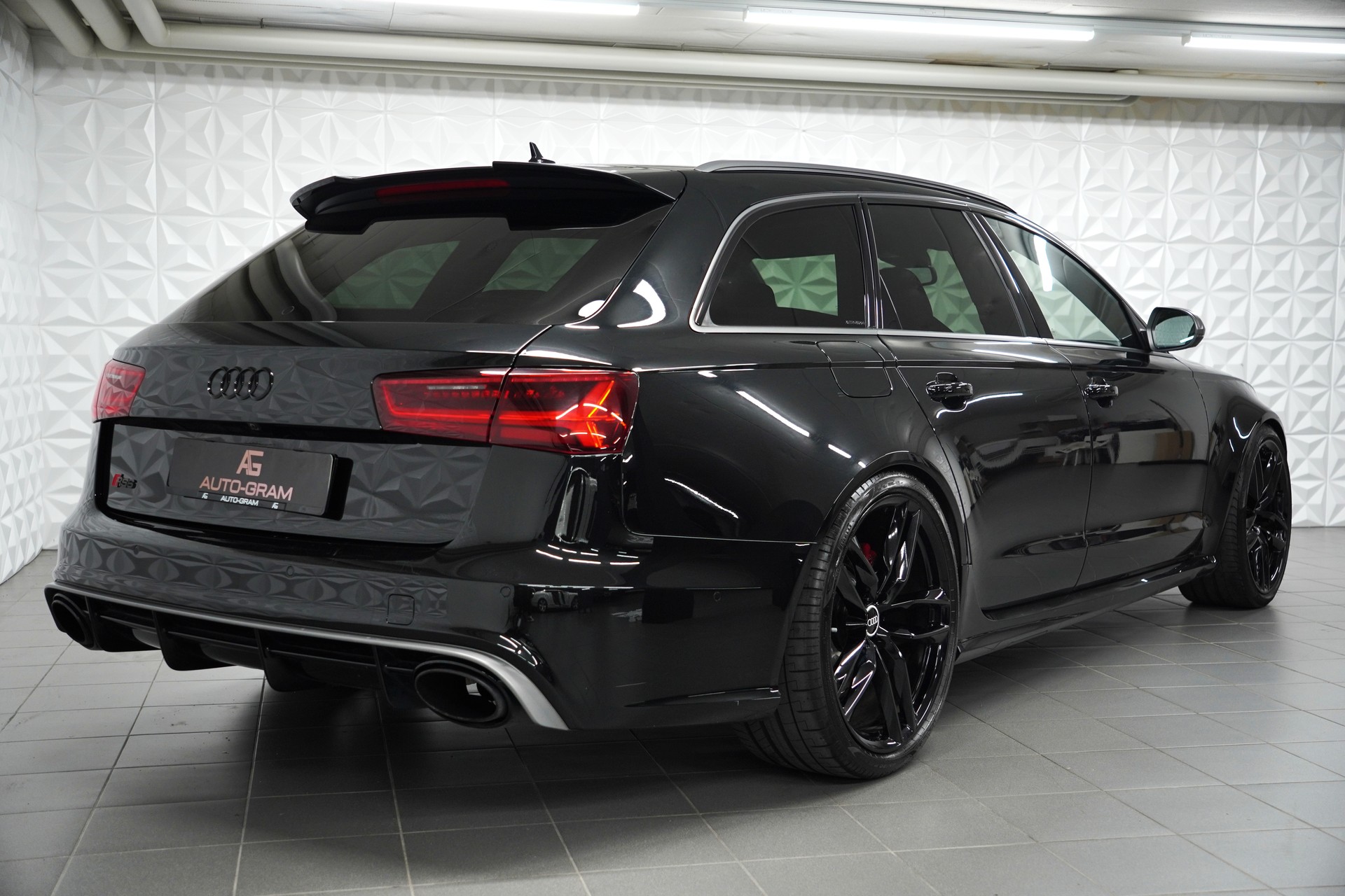 AUDI RS6 Avant 4.0 TFSI V8 performance quattro-image-4
