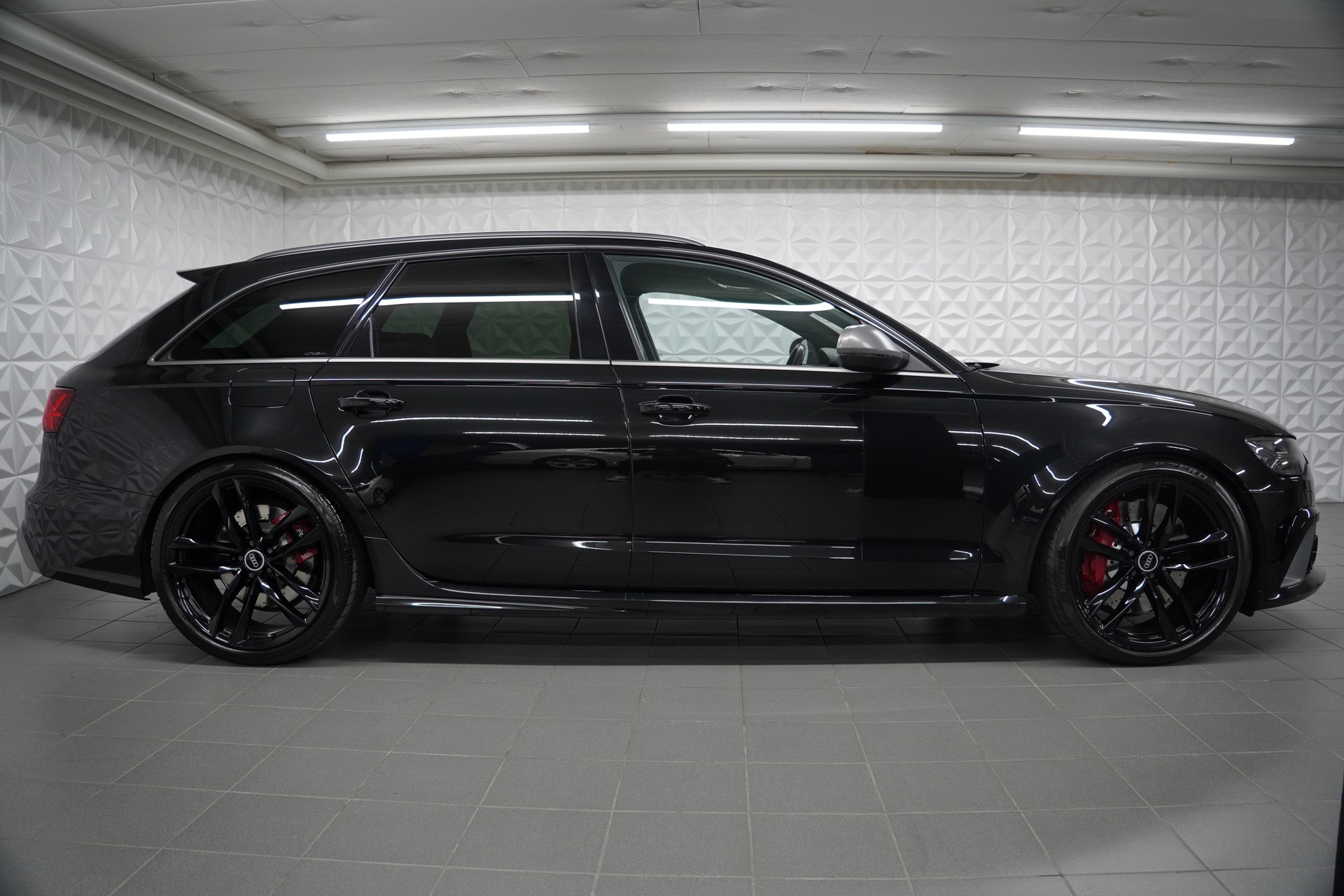 AUDI RS6 Avant 4.0 TFSI V8 performance quattro-image-5