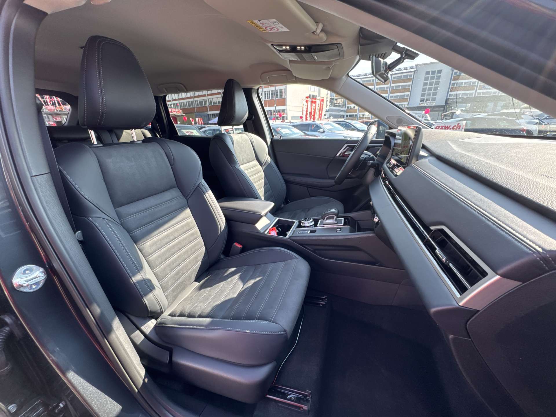 MITSUBISHI Outlander 2.4 PHEV Invite 306PS 4WD Automat-image-11