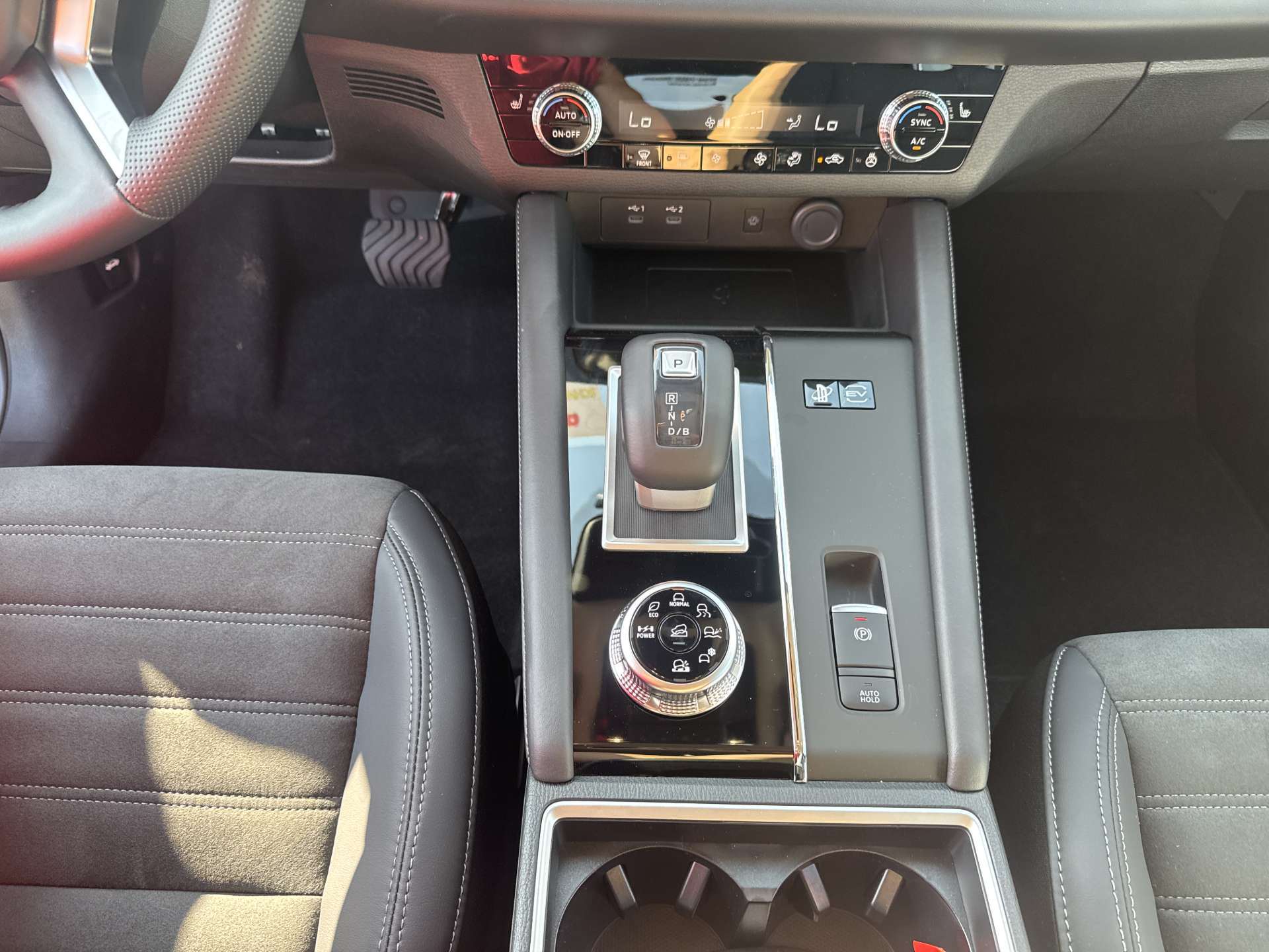 MITSUBISHI Outlander 2.4 PHEV Invite 306PS 4WD Automat-image-10