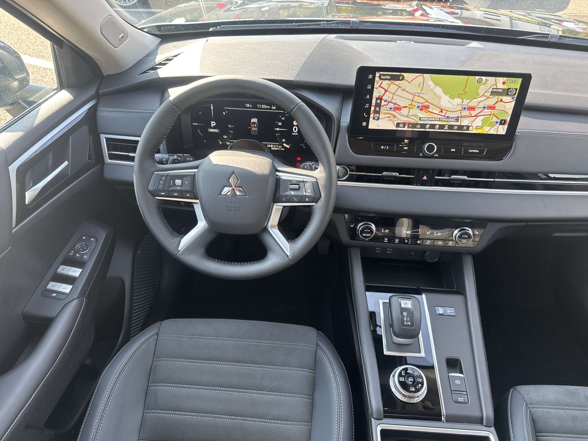 MITSUBISHI Outlander 2.4 PHEV Invite 306PS 4WD Automat-image-3