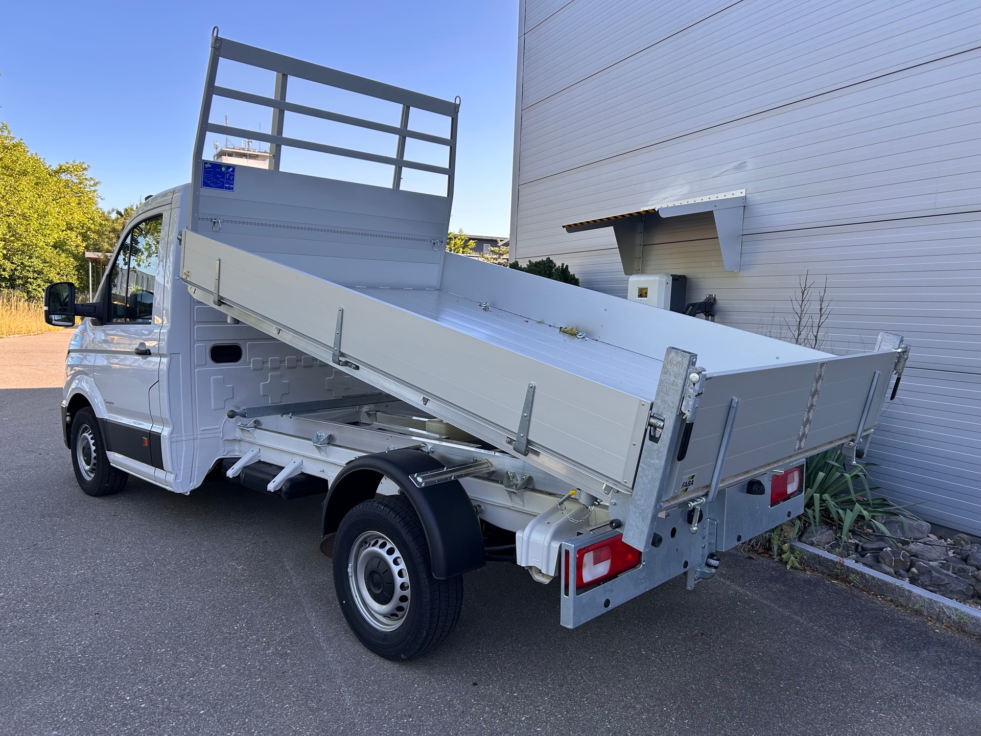 VW Crafter 35 2.0 BiTDI Champion L3 4M Kipp./Prits./Koff+Heb. A-showroom-element-2