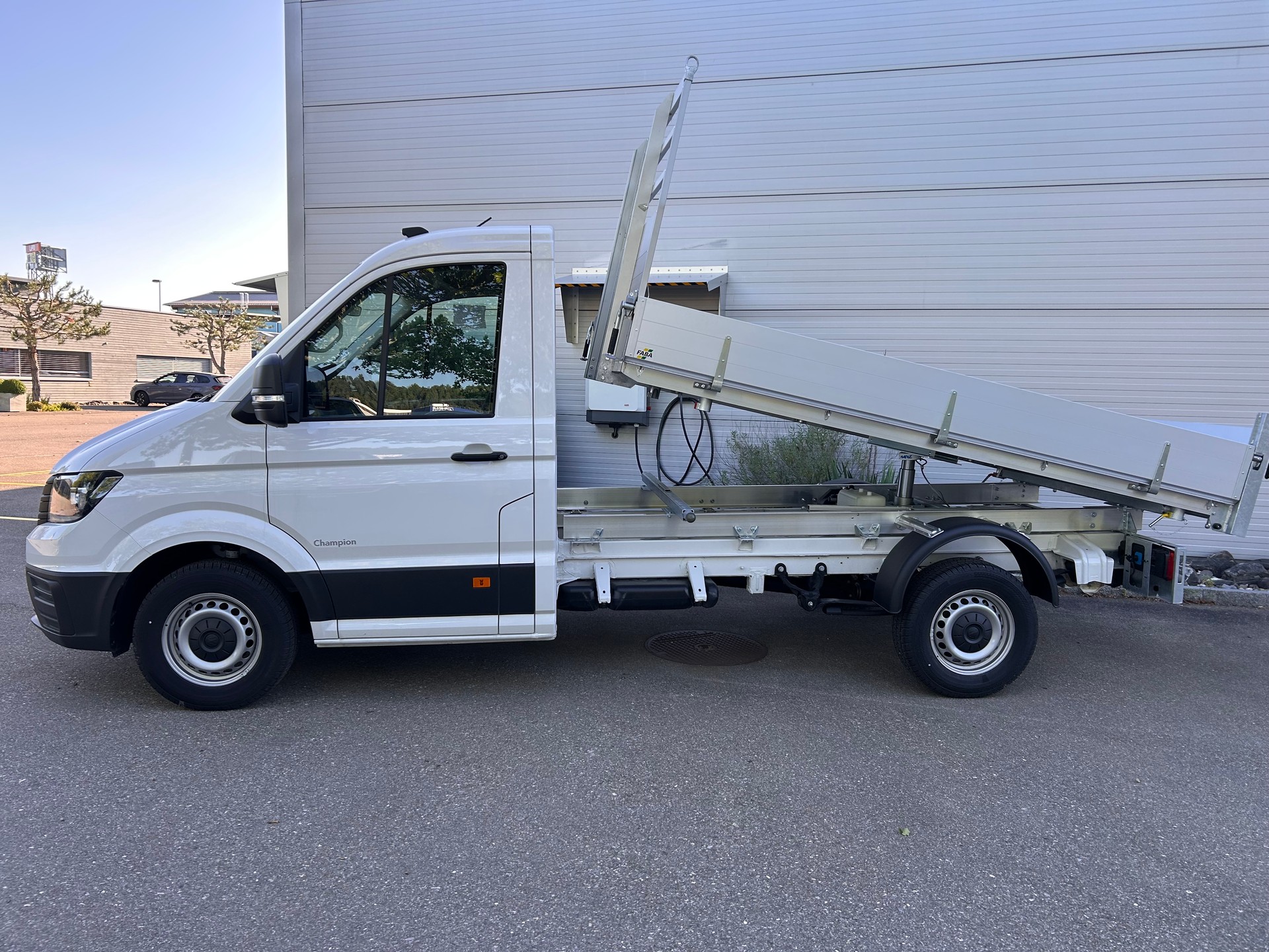 VW Crafter 35 2.0 BiTDI Champion L3 4M Kipp./Prits./Koff+Heb. A-showroom-element-1