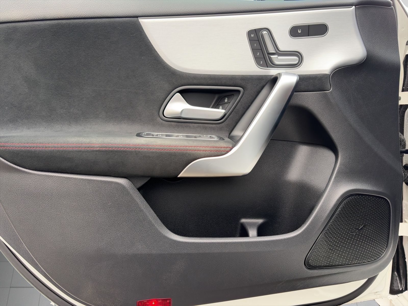 MERCEDES-BENZ A 250 AMG Line-image-8