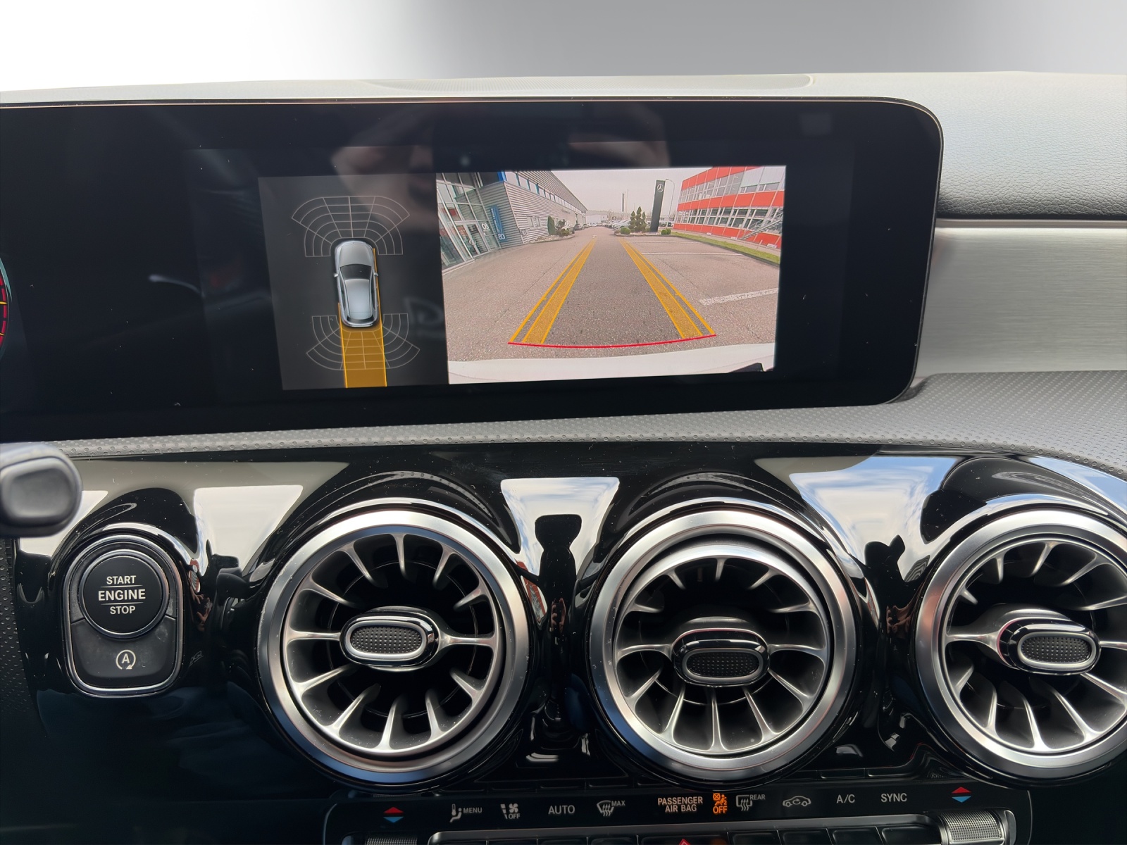 MERCEDES-BENZ A 250 AMG Line-image-11