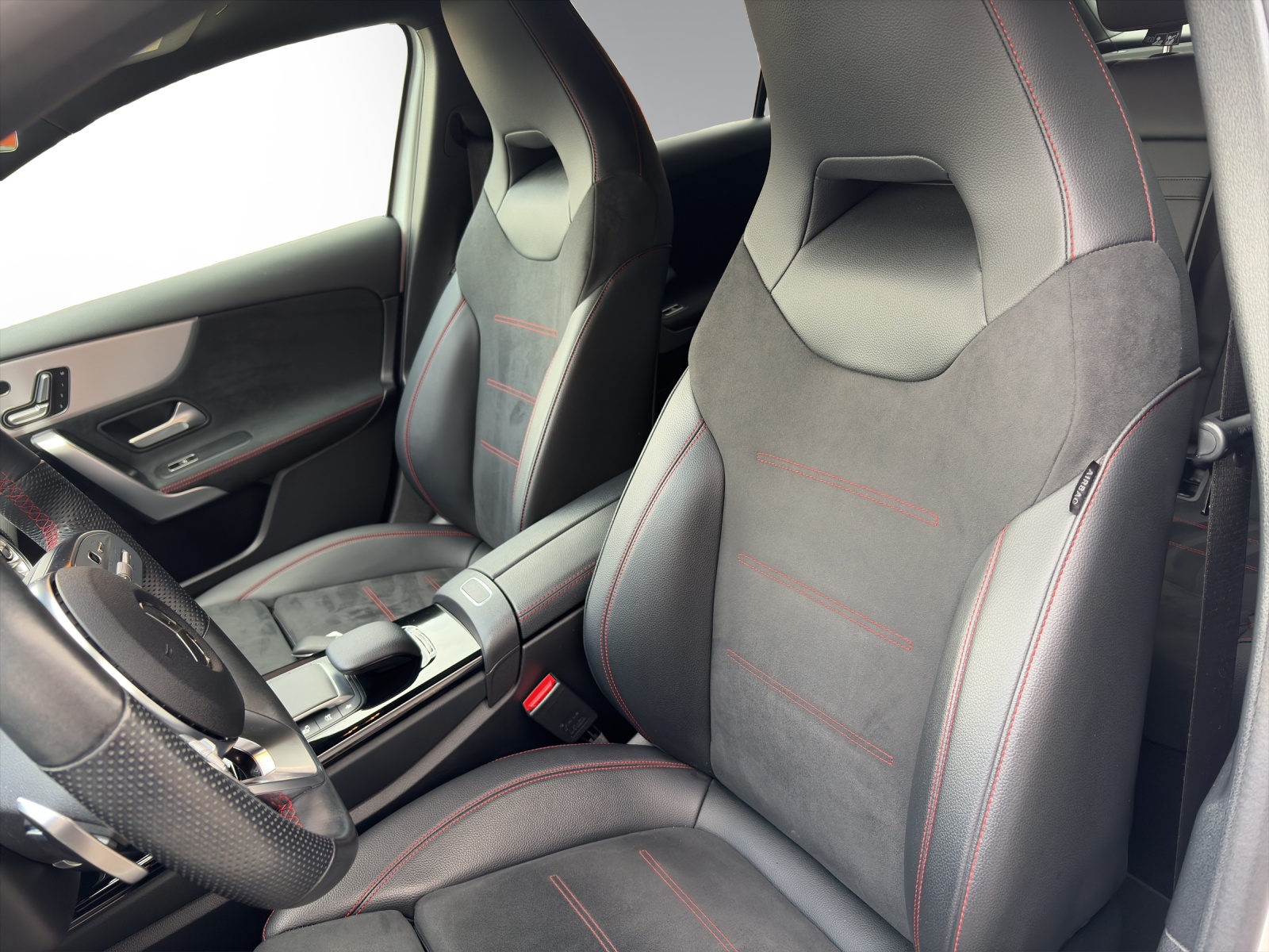 MERCEDES-BENZ A 250 AMG Line-image-7