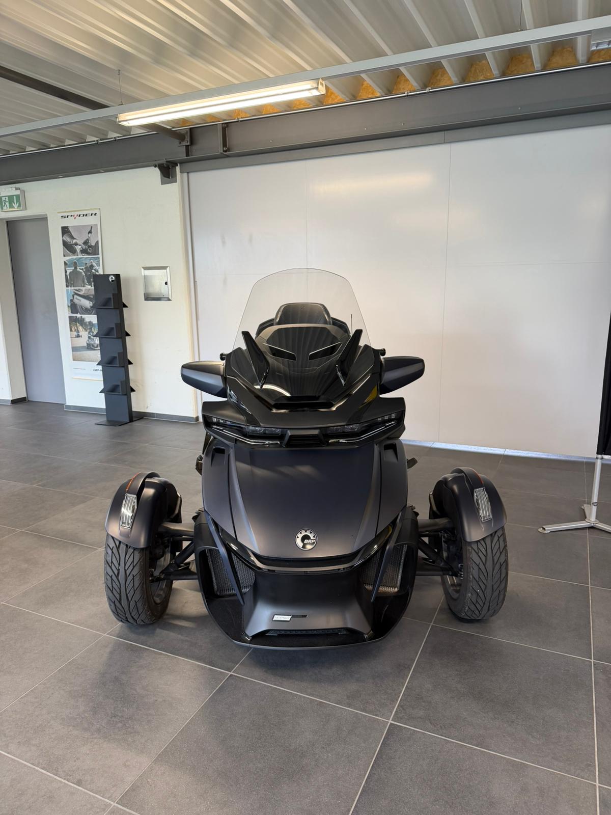 CAN-AM Spyder RT-LTD Sea Sky Edition SE6-showroom-element-1