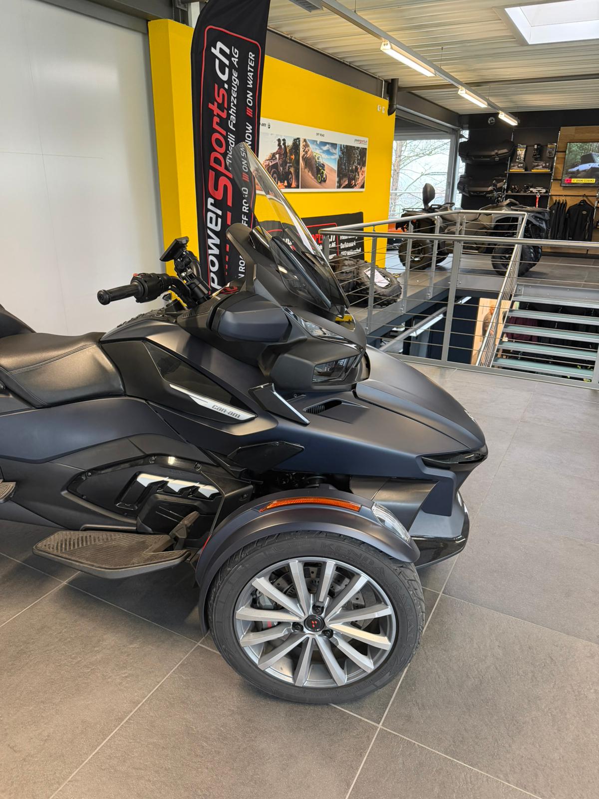 CAN-AM Spyder RT-LTD Sea Sky Edition SE6-showroom-element-3
