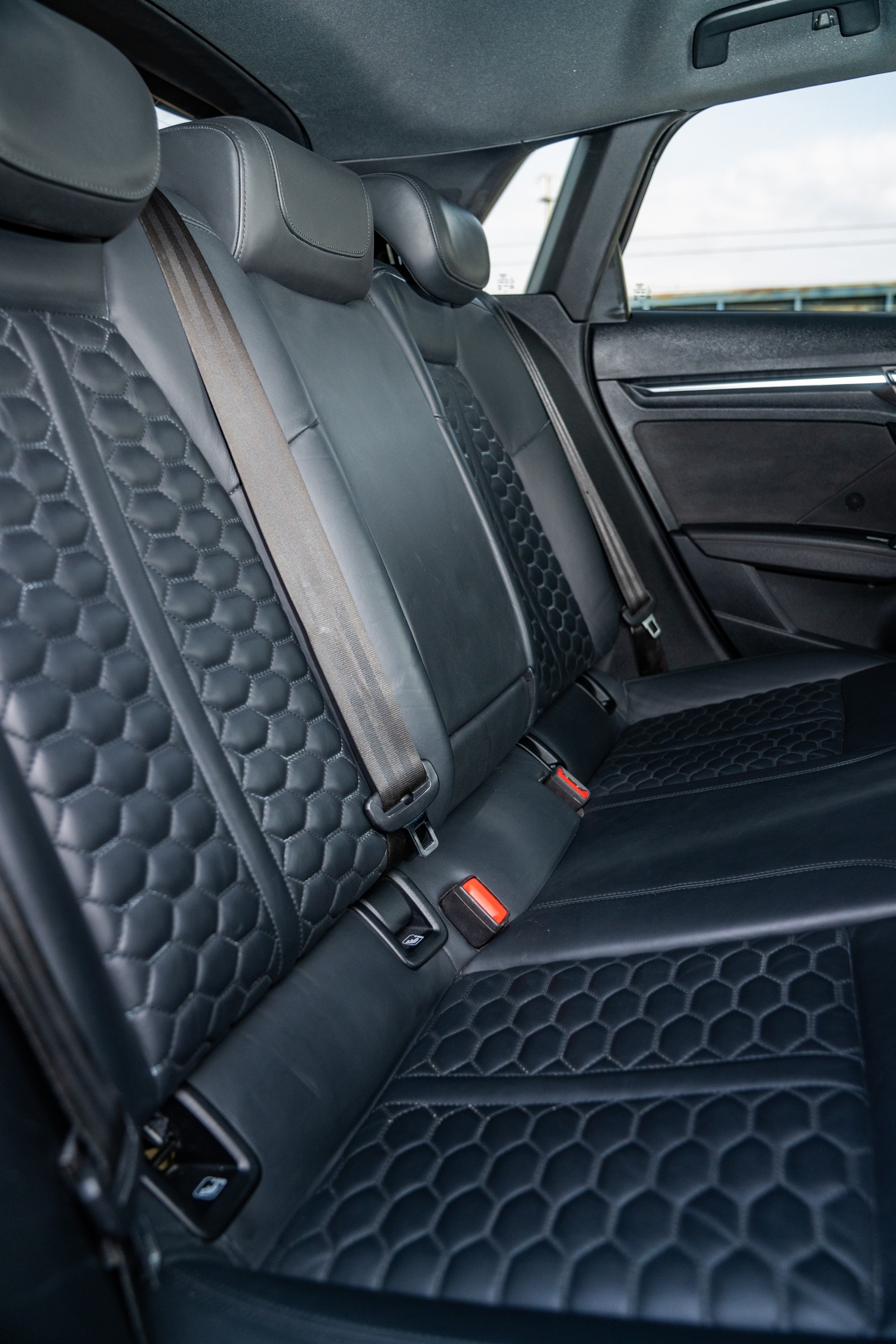 AUDI RS3 Sportback 2.5 TSI quattro S-tronic-image-18