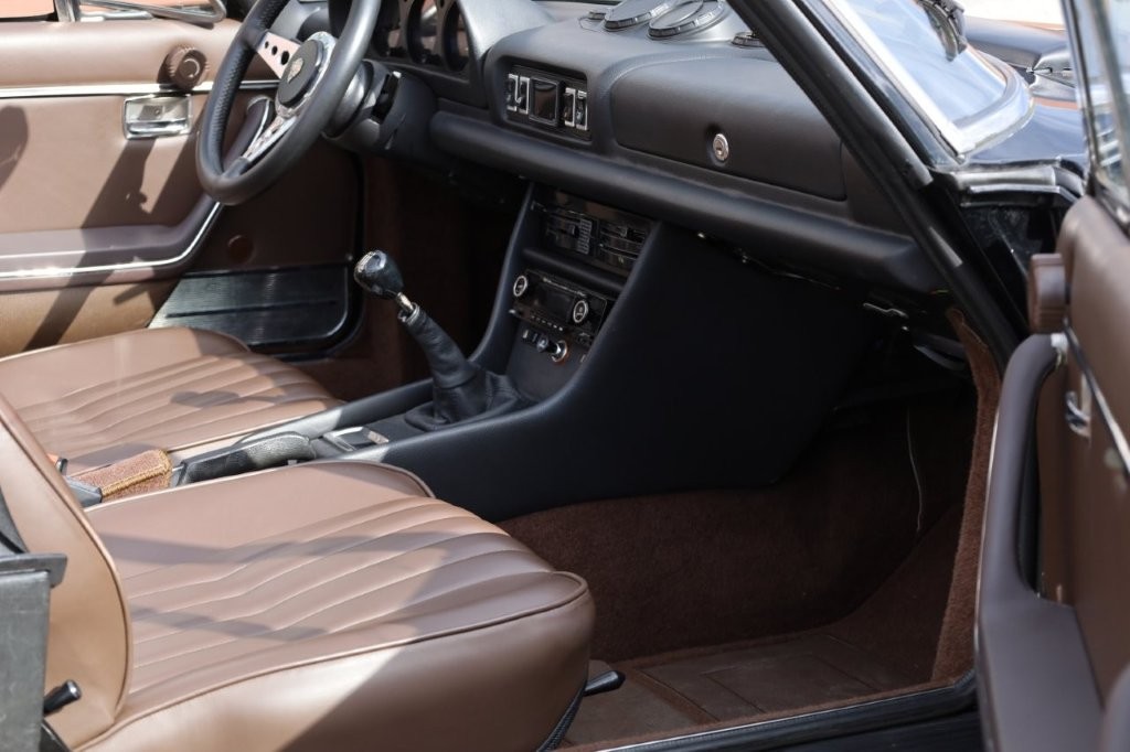 PEUGEOT 504 Cabriolet-image-8