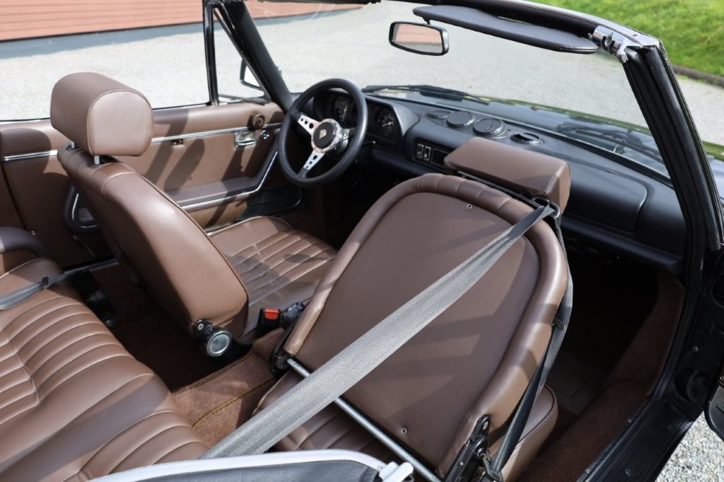 PEUGEOT 504 Cabriolet-image-12