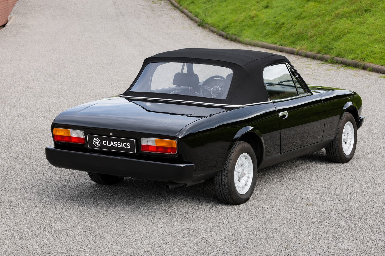 PEUGEOT 504 Cabriolet-image-21