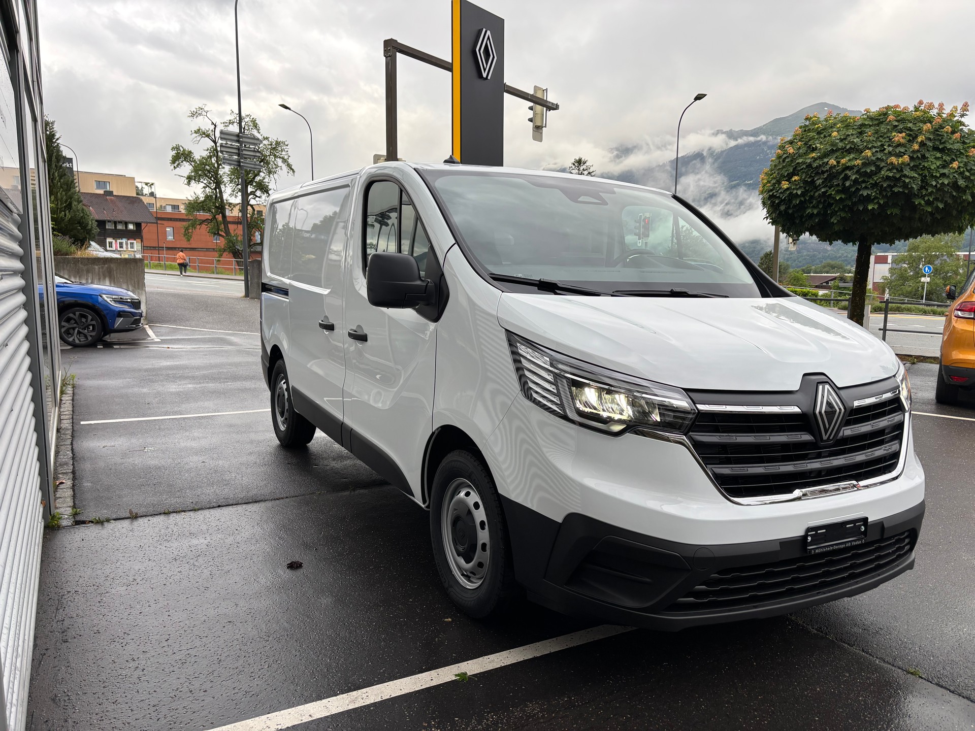 RENAULT Trafic 2.0 Blue dCi 130 Advance L1H1-image-2