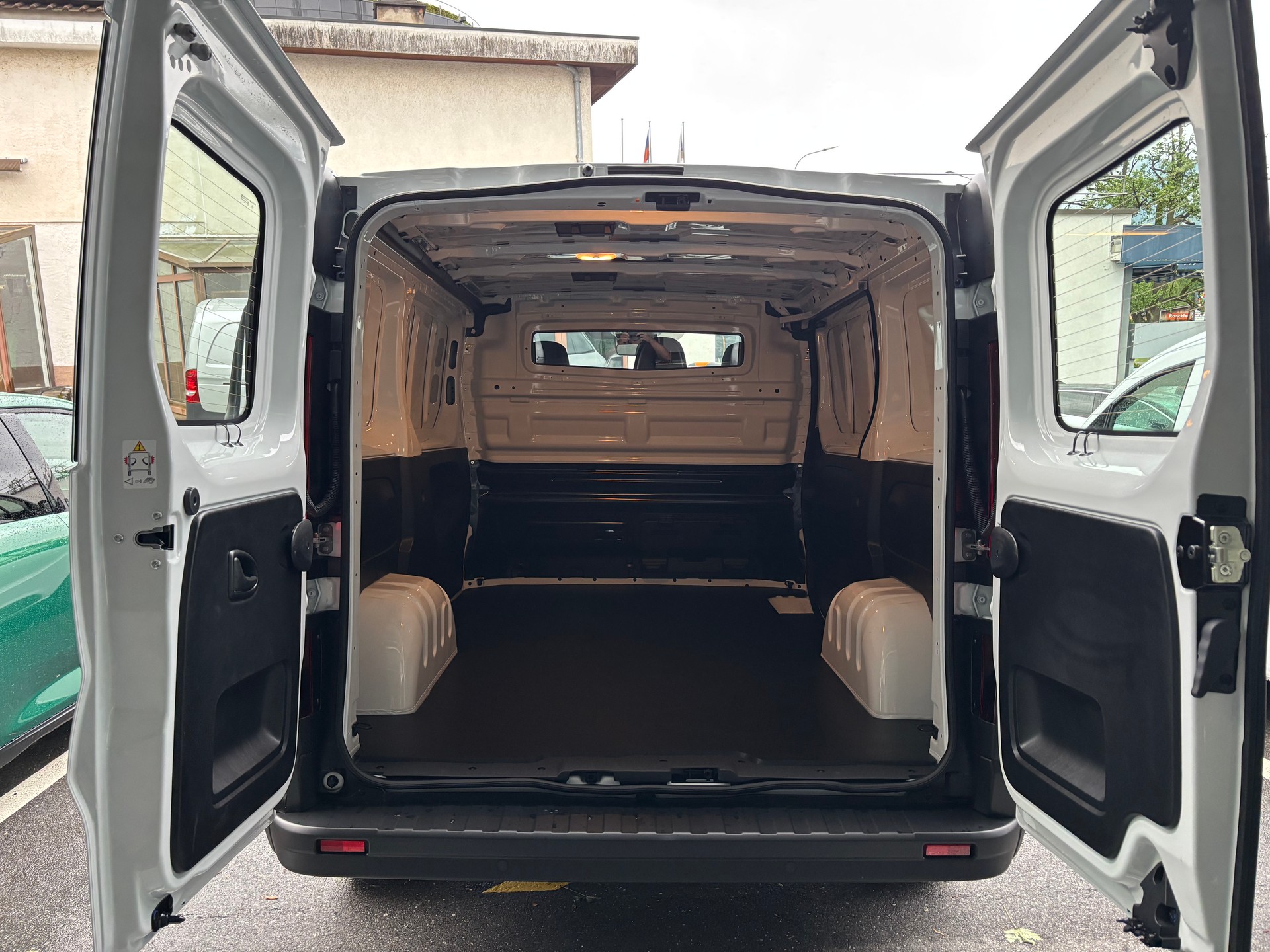 RENAULT Trafic 2.0 Blue dCi 130 Advance L1H1-image-9