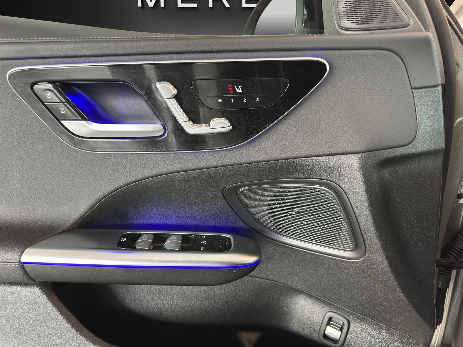 MERCEDES-BENZ C 220 d T AMG Line-image-12