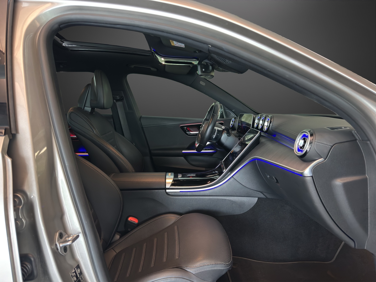 MERCEDES-BENZ C 220 d T AMG Line-image-10