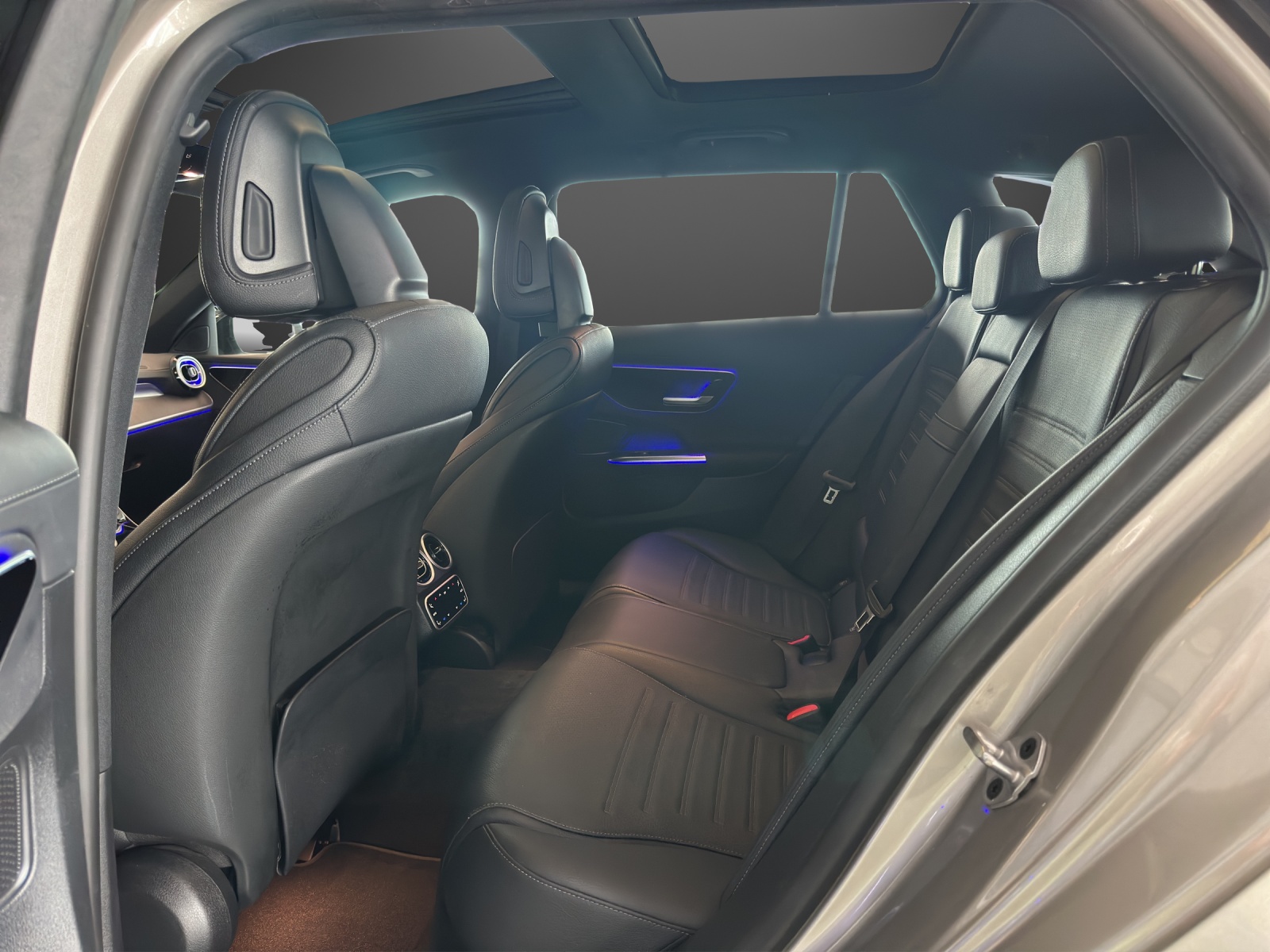 MERCEDES-BENZ C 220 d T AMG Line-image-11