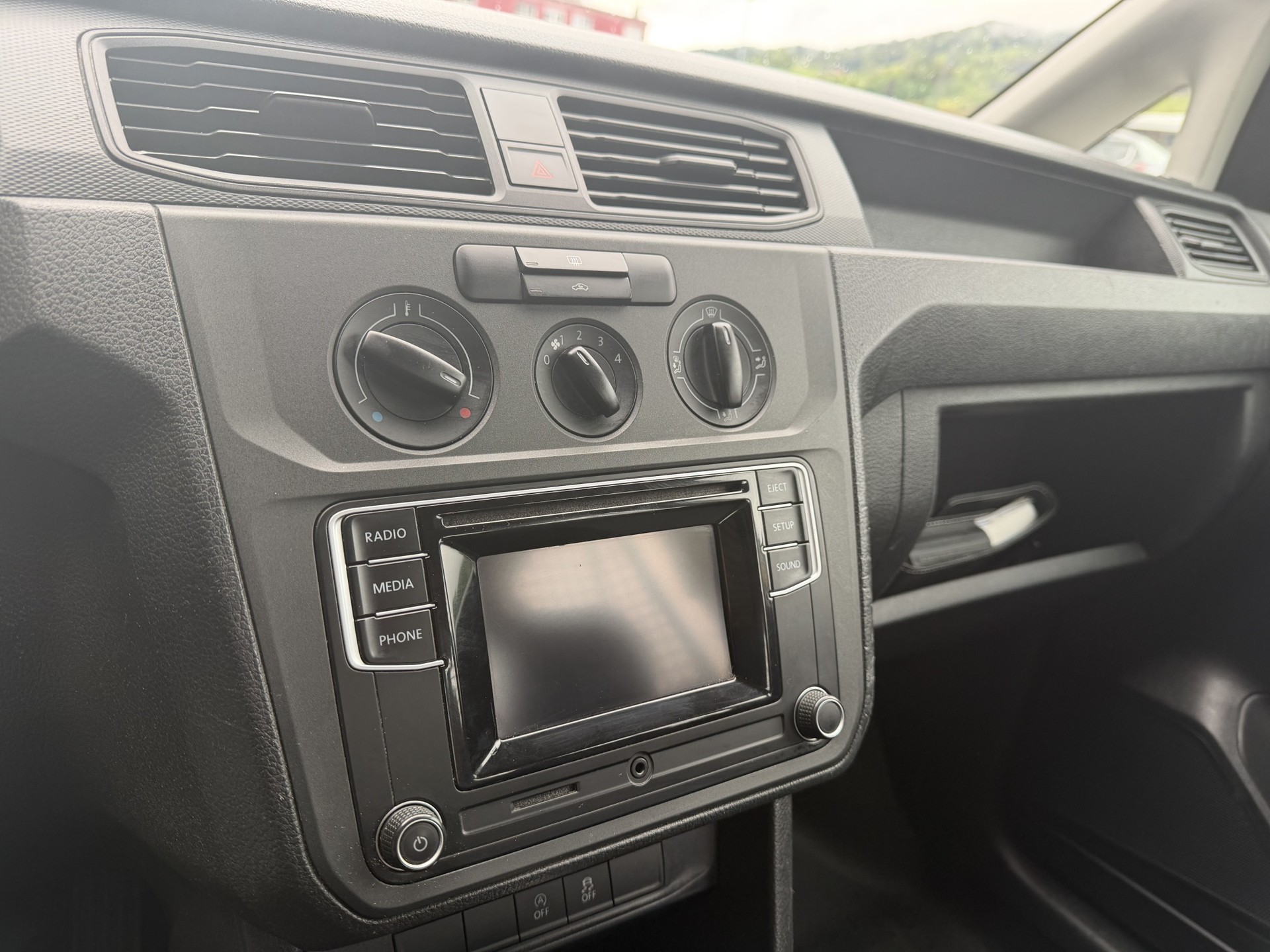 VW Caddy 2.0TDI 4Motion BlueMotion Technology DSG-image-8