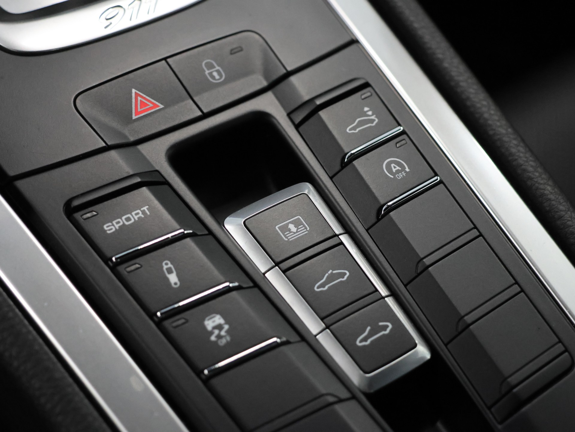 PORSCHE 911 Carrera PDK *Aerokit* *Sitzheizung/lüftung* *Bose*-image-28