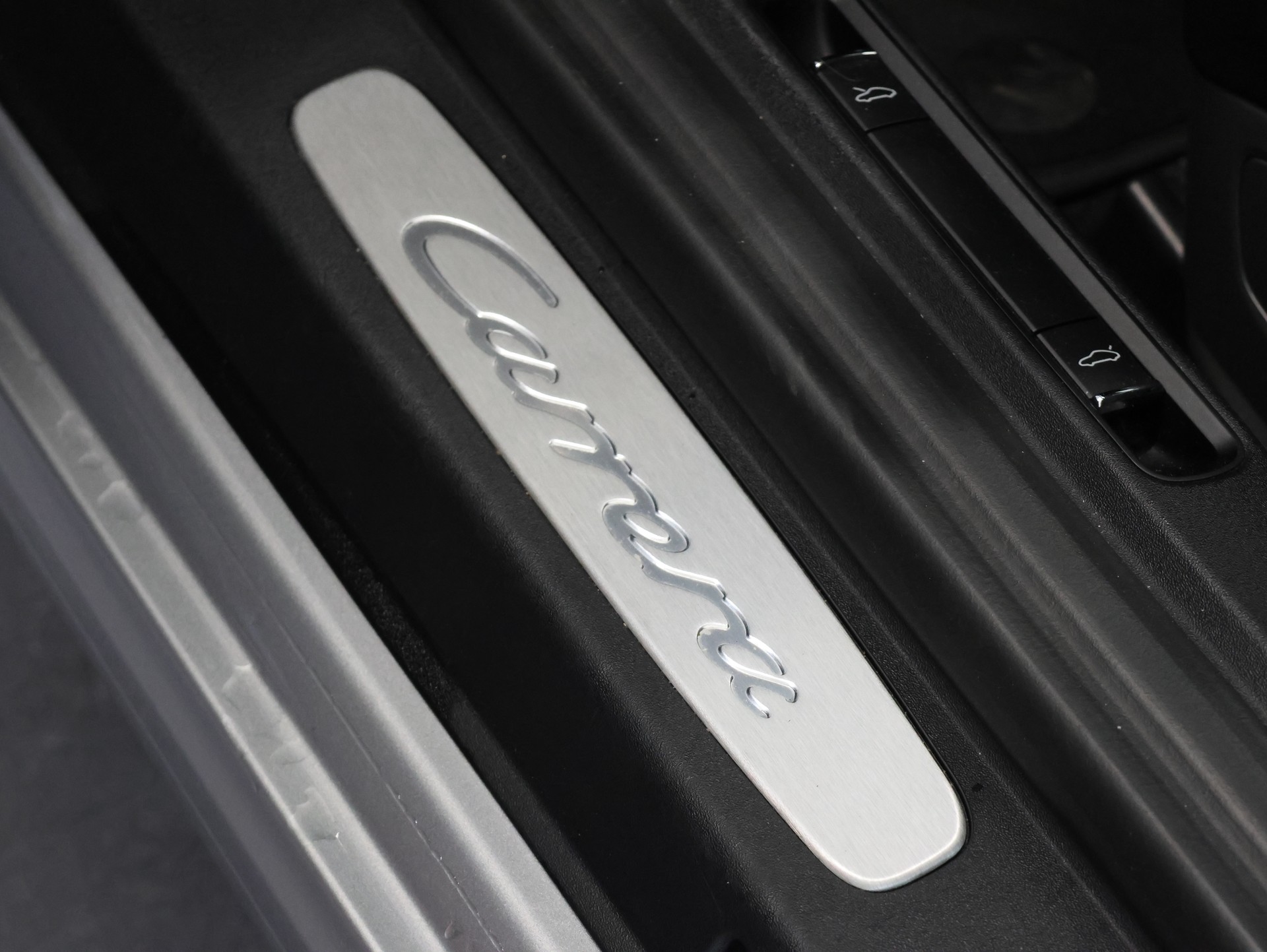 PORSCHE 911 Carrera PDK *Aerokit* *Sitzheizung/lüftung* *Bose*-image-16