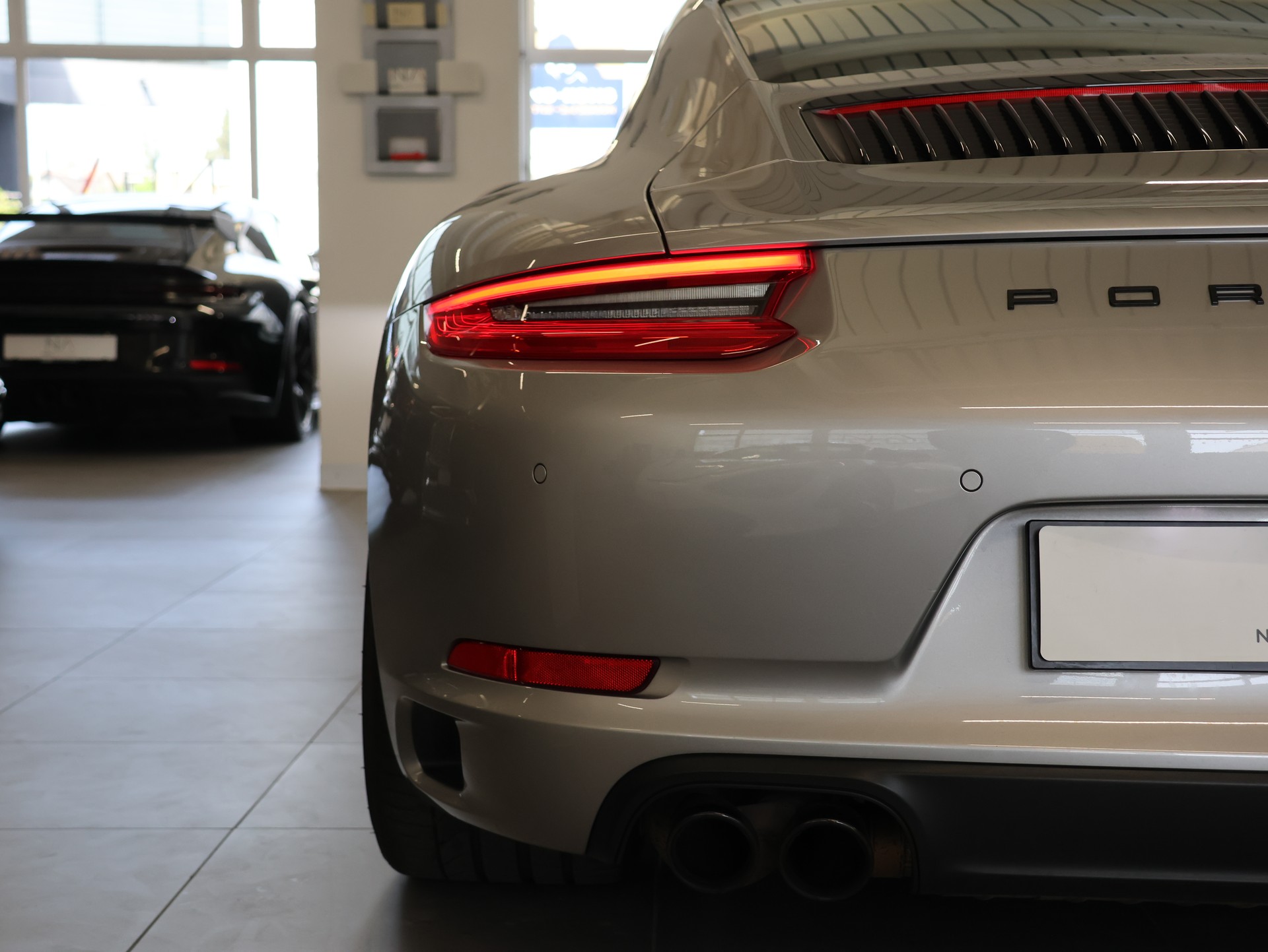 PORSCHE 911 Carrera PDK *Aerokit* *Sitzheizung/lüftung* *Bose*-image-10
