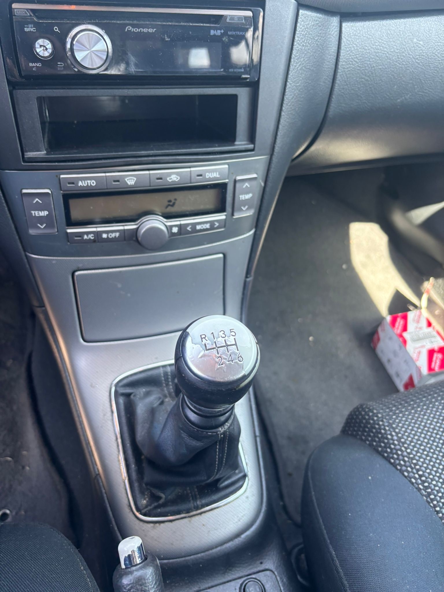 TOYOTA Avensis 2.2D-4 D CleanPower Linea Sol Sportswagon-image-8