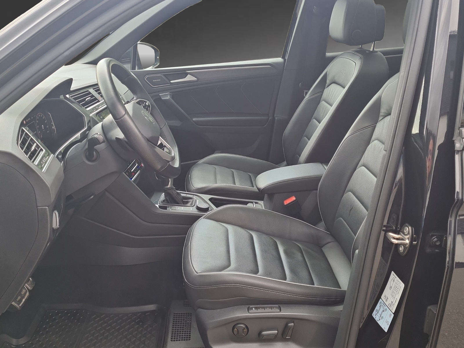 VW Tiguan 2.0TSI R-Line 4Motion DSG-image-5