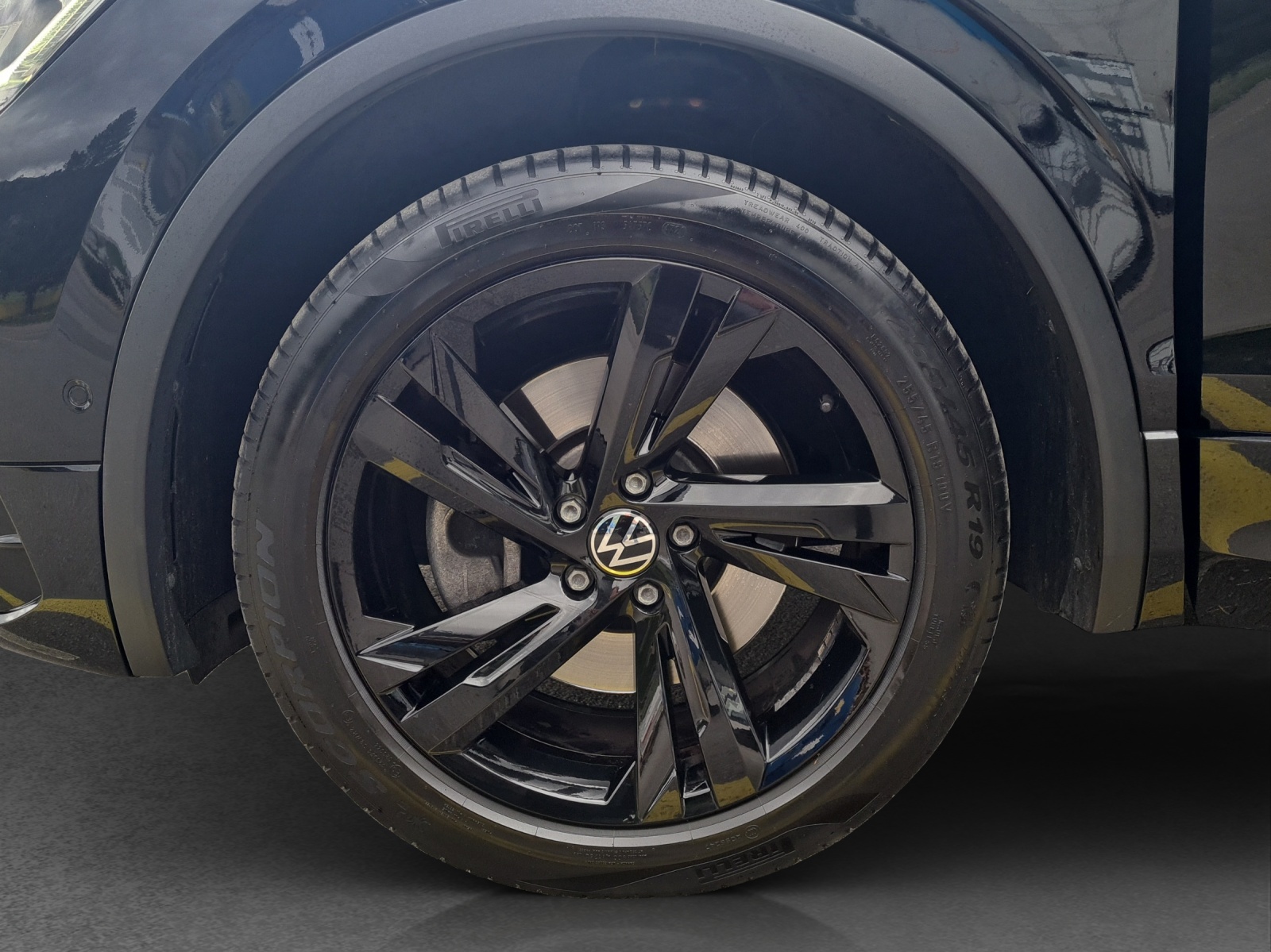 VW Tiguan 2.0TSI R-Line 4Motion DSG-image-11
