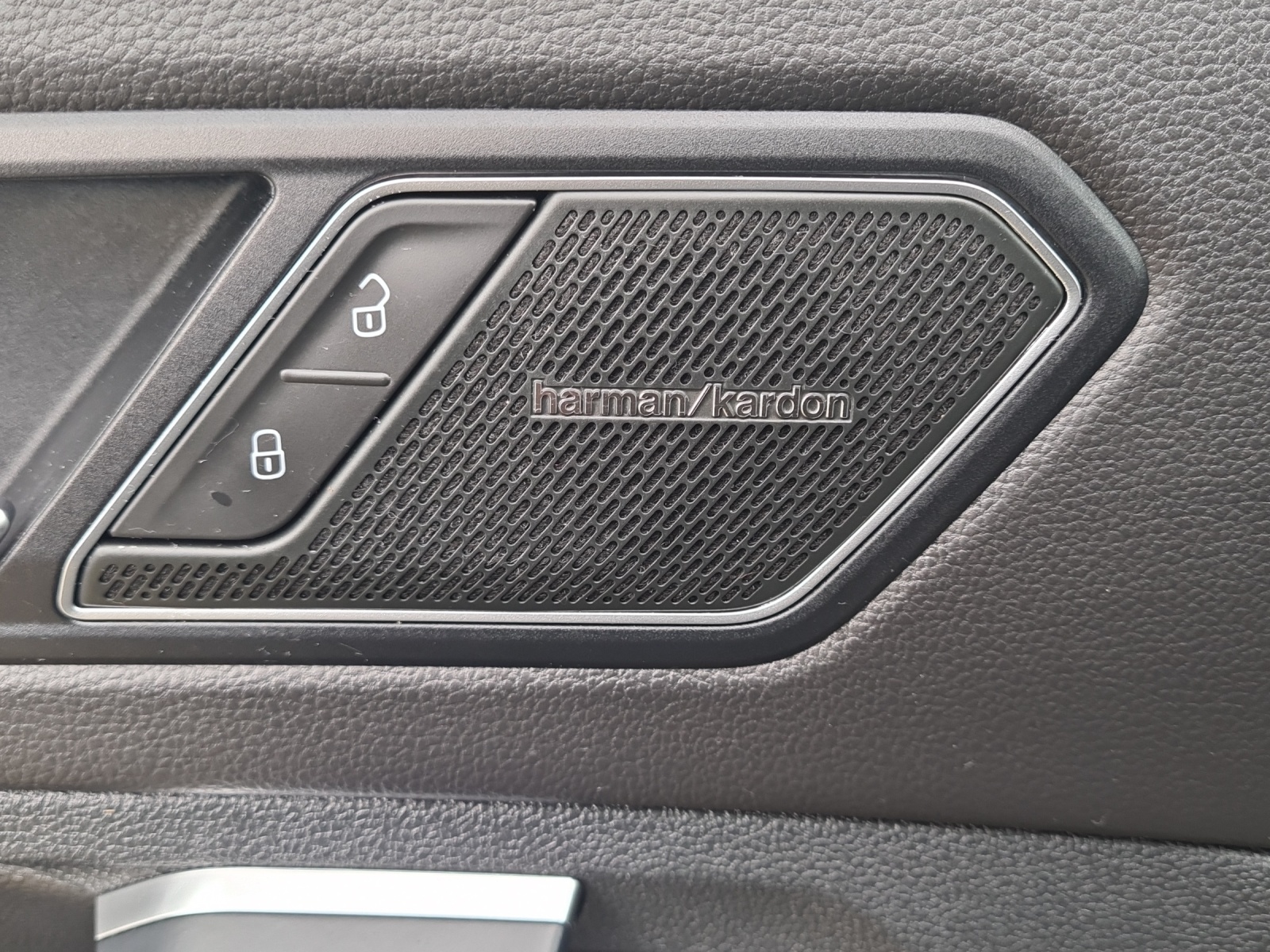 VW Tiguan 2.0TSI R-Line 4Motion DSG-image-12