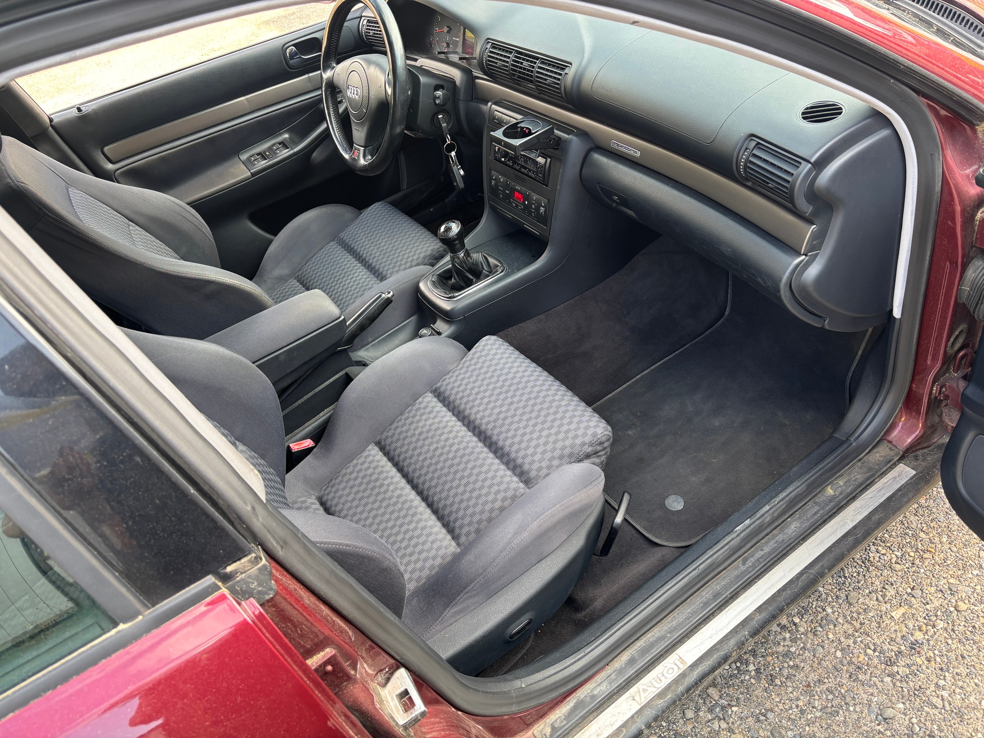 AUDI A4 Avant 2.4 quattro Ambiente-image-8