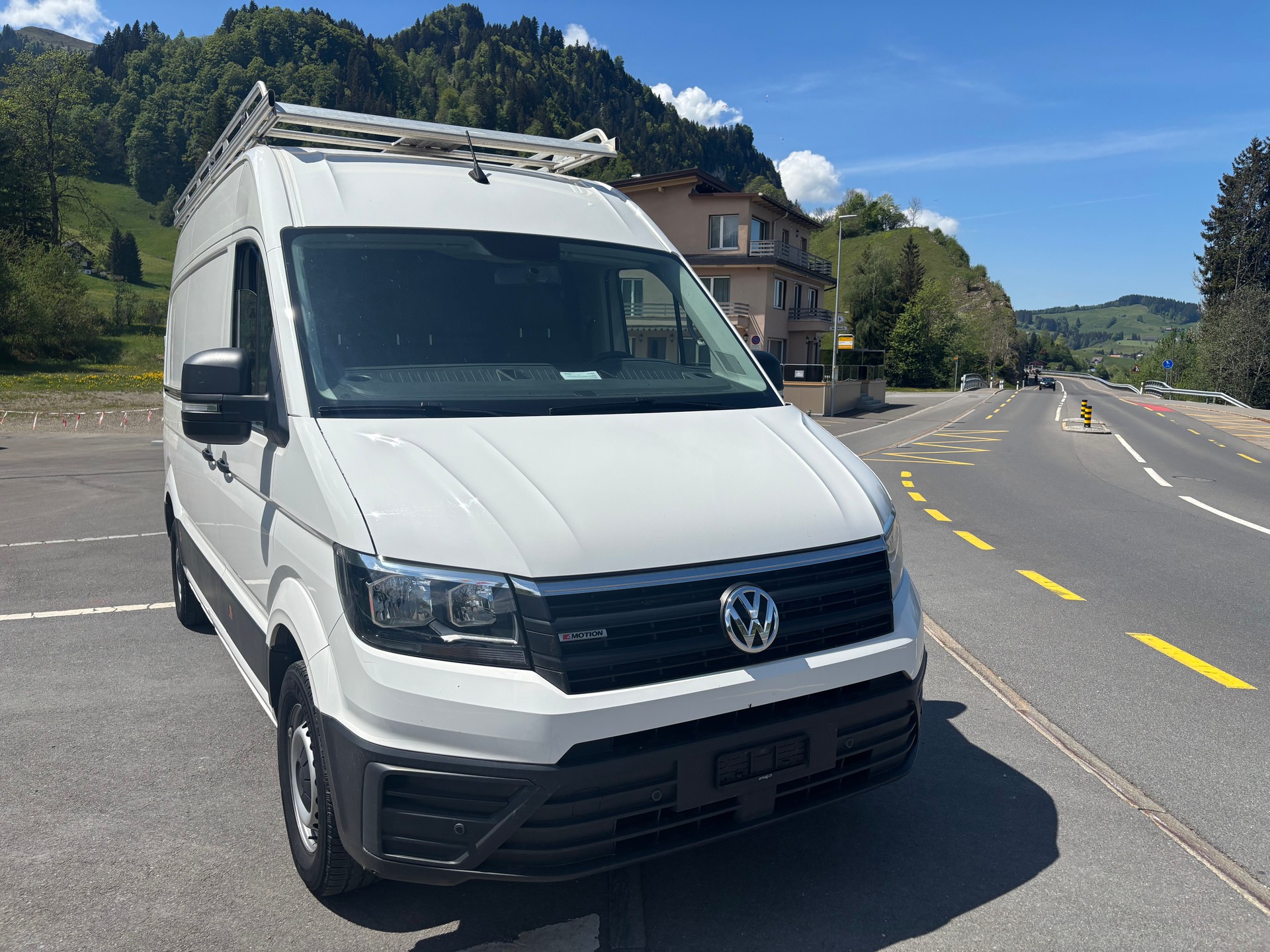 VW Crafter 35 2.0 BiTDI L4 4Motion-image-1