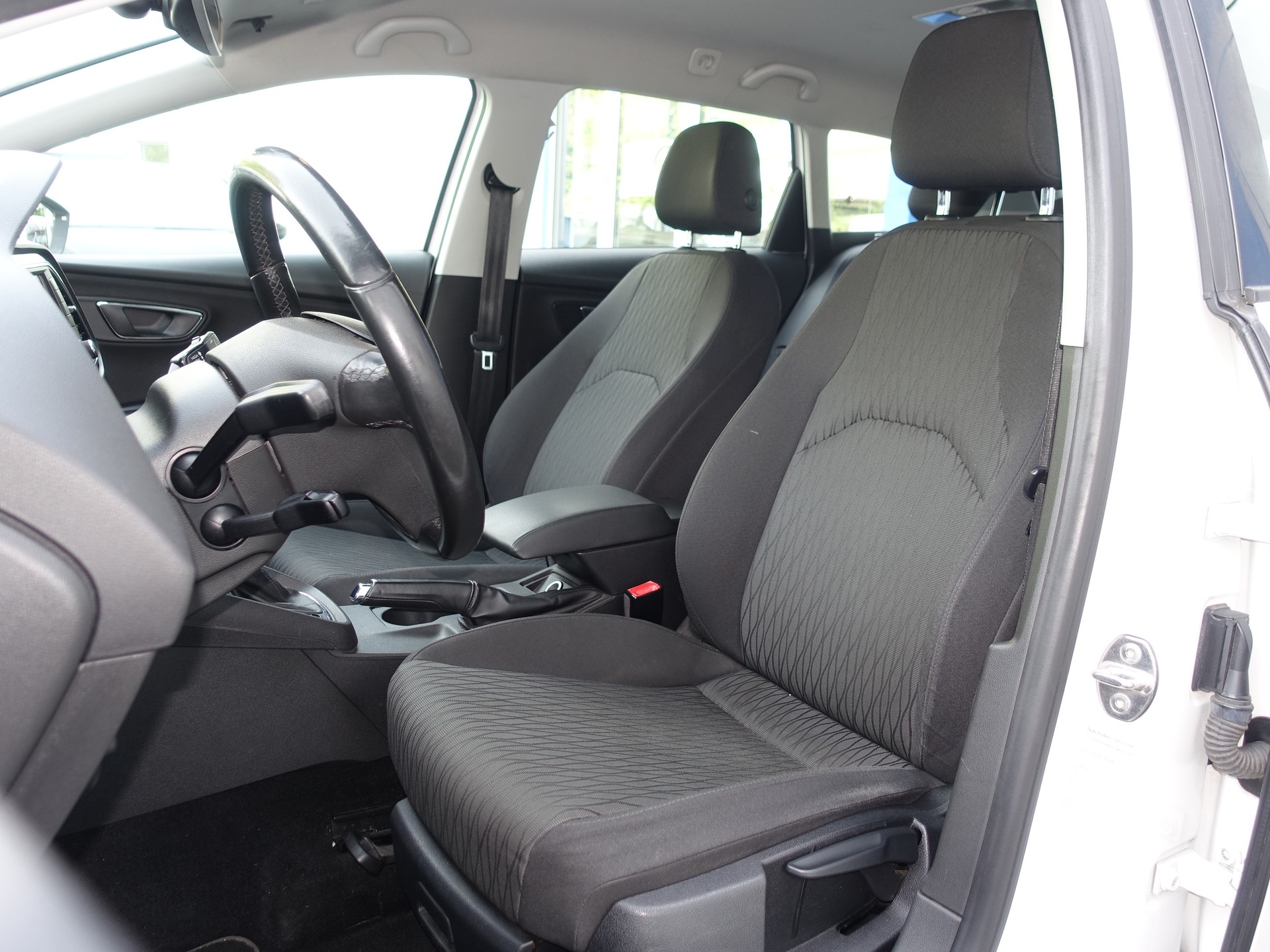 SEAT Leon ST 1.6 TDI Style DSG-image-8