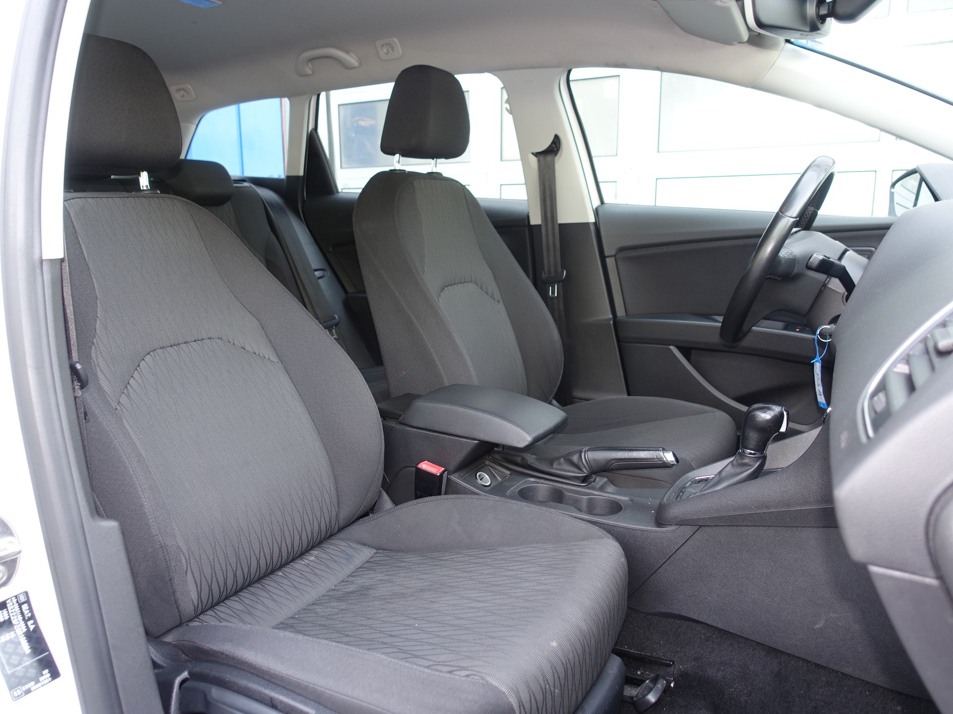 SEAT Leon ST 1.6 TDI Style DSG-image-9