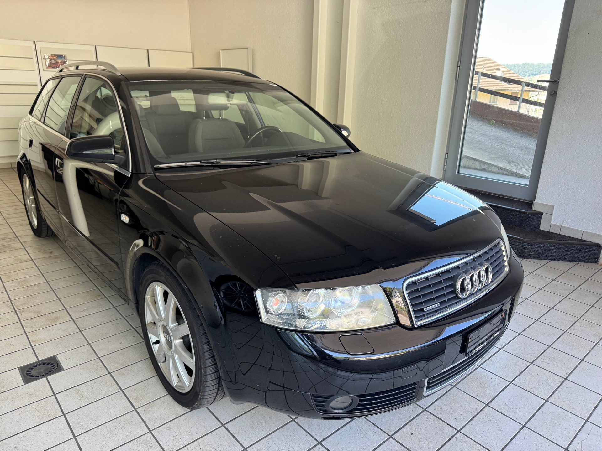 AUDI A4 Avant 1.8 T quattro-image-1