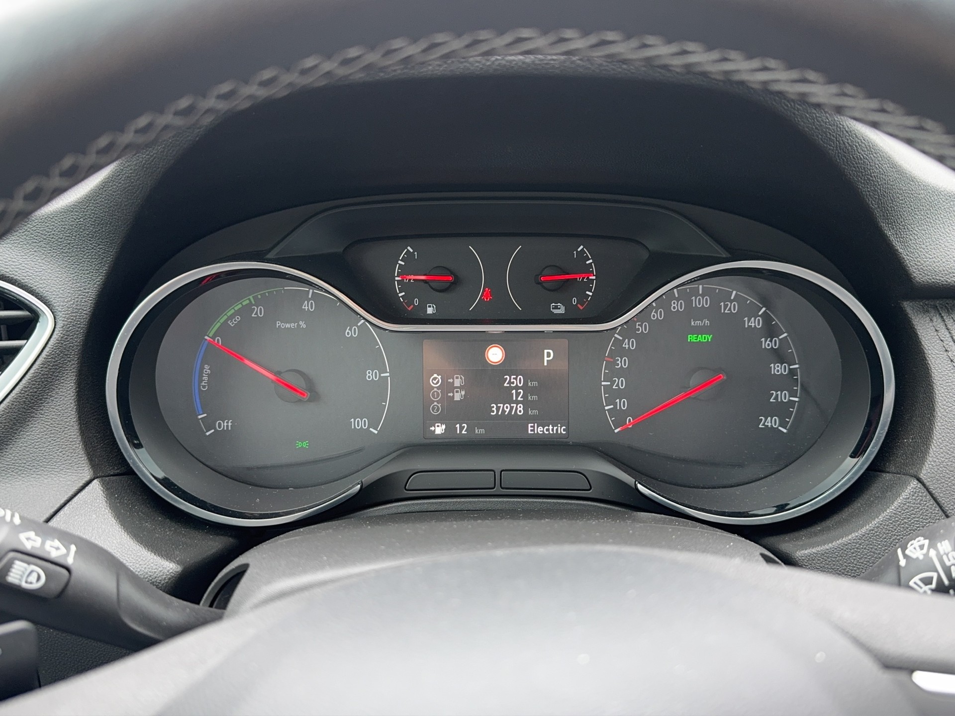 OPEL Grandland X 1.6 Hybrid4 Excellence Automatik-image-11
