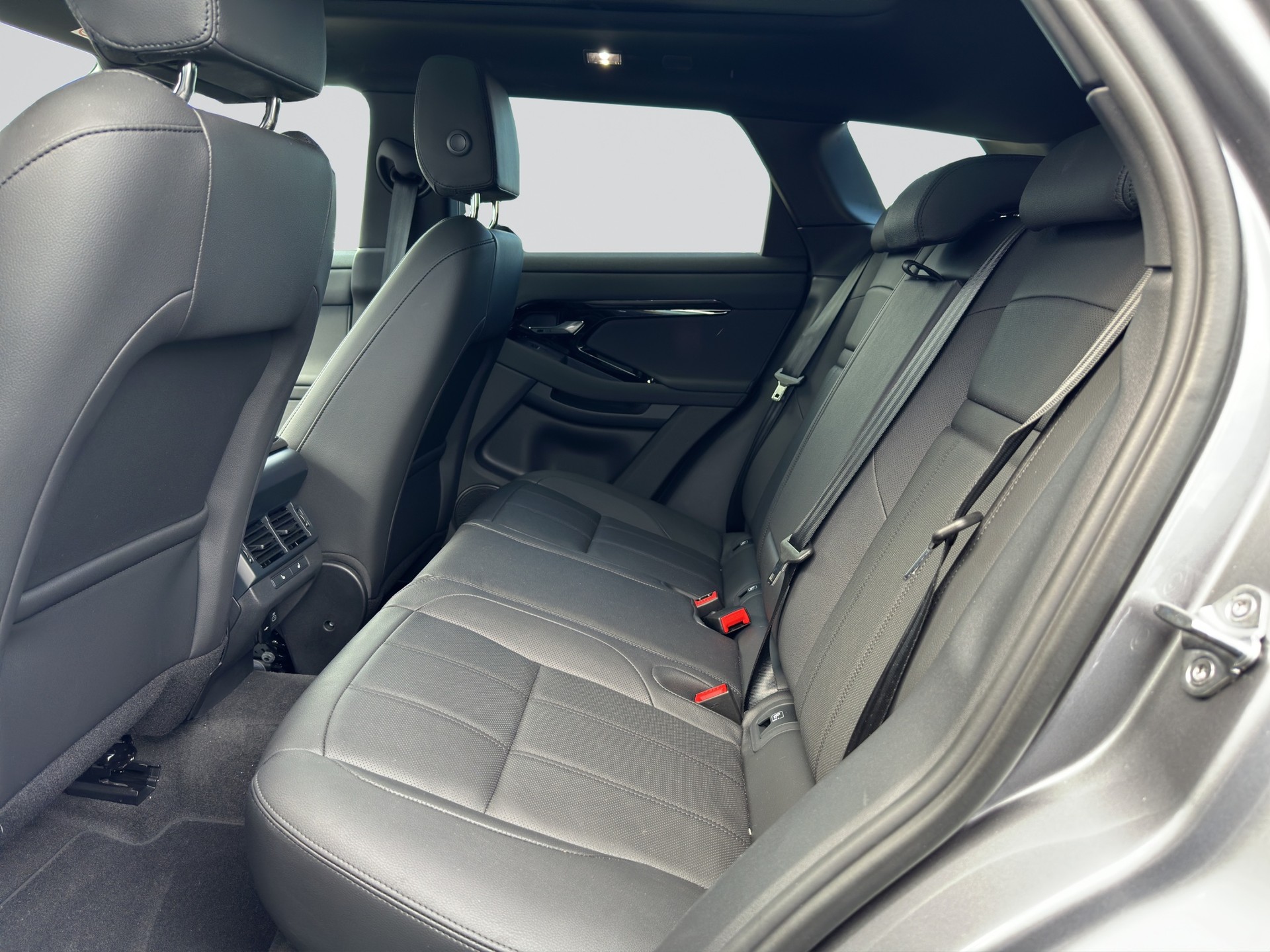 LAND ROVER Range Rover Evoque P 270e Dynamic SE Black AT9-image-7