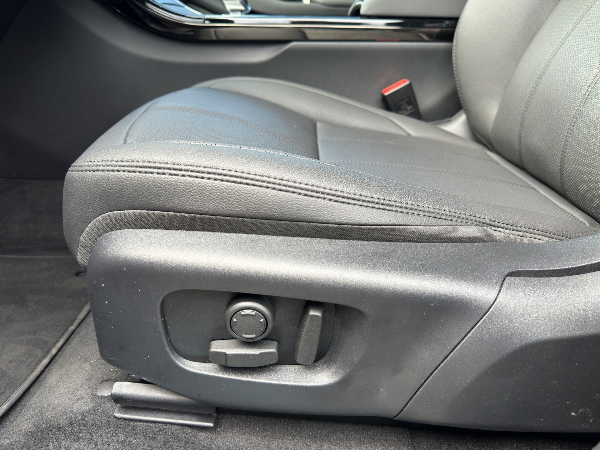 LAND ROVER Range Rover Evoque P 270e Dynamic SE Black AT9-image-9