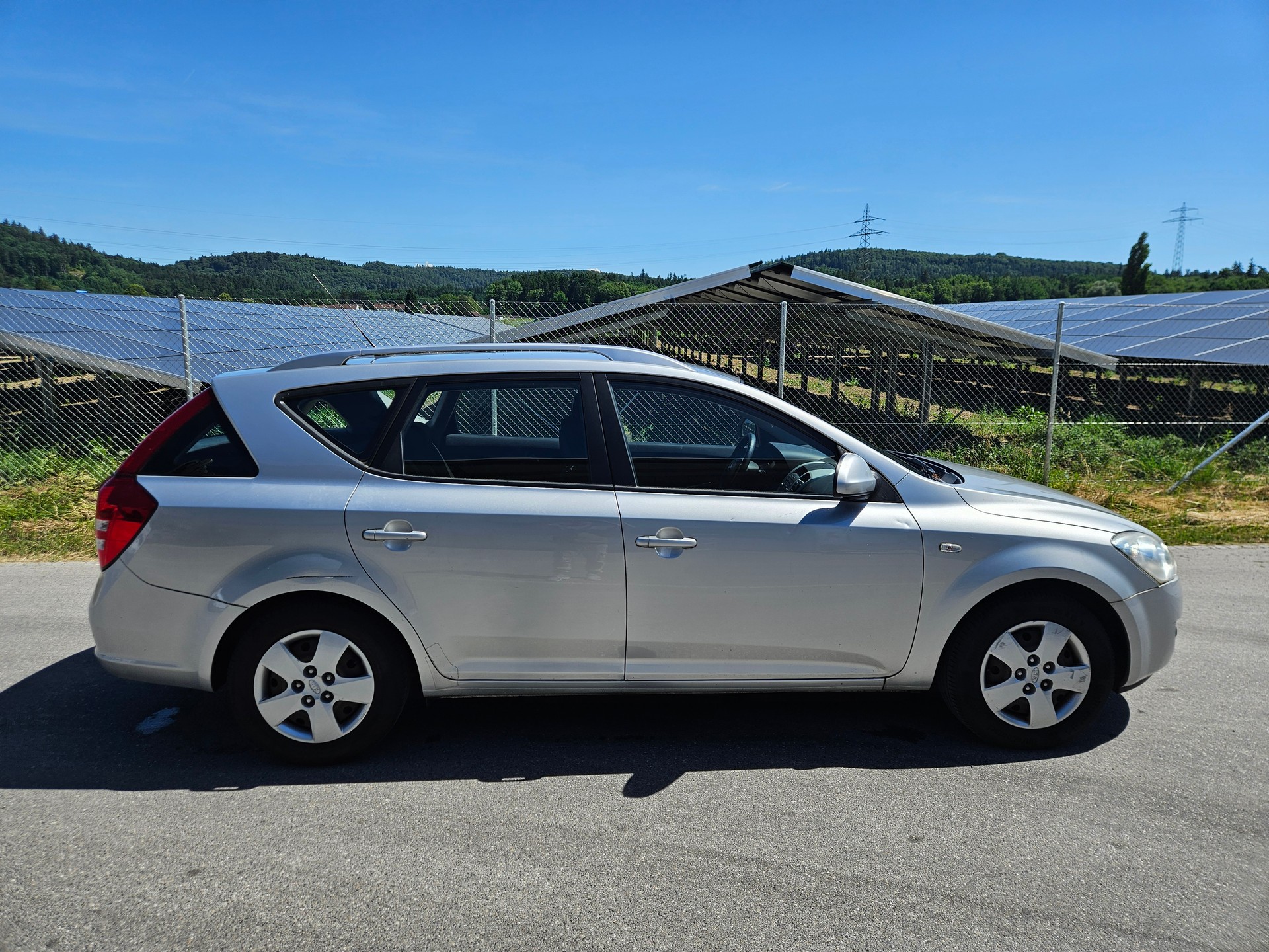 KIA Cee'd Sporty Wagon 1.6 16V Trend-image-4