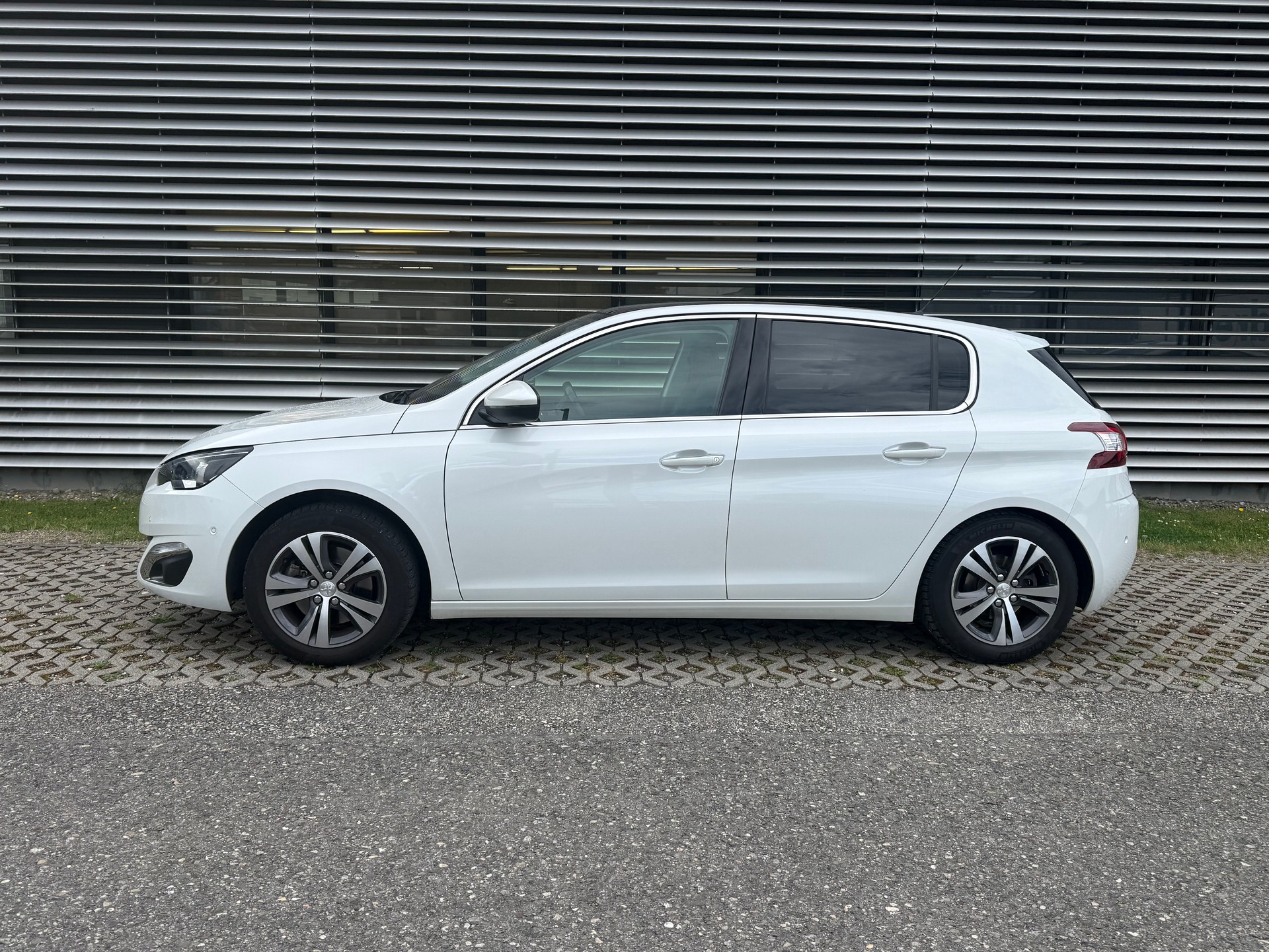 PEUGEOT 308 1.6 THP Féline-image-11