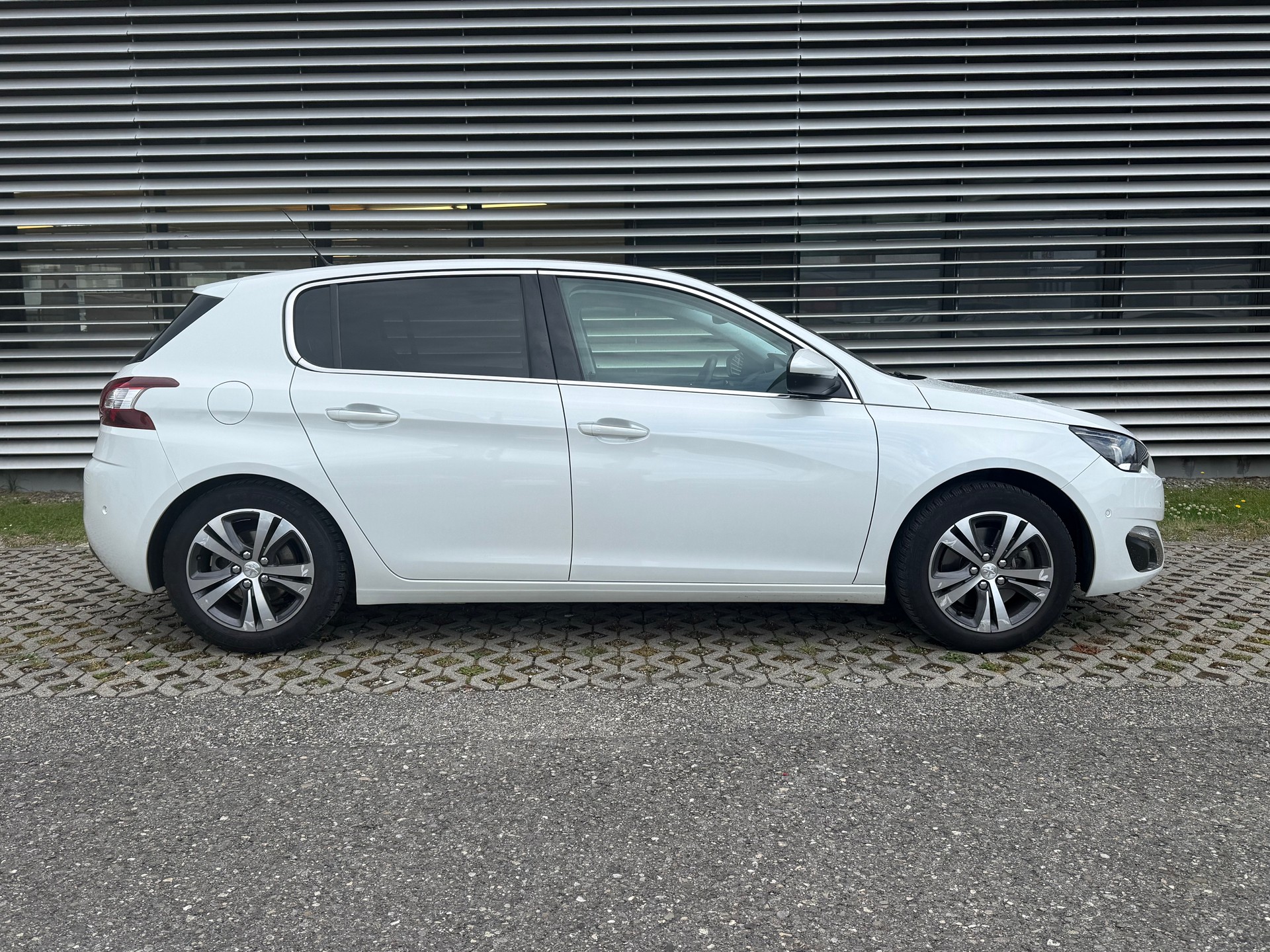 PEUGEOT 308 1.6 THP Féline-image-3