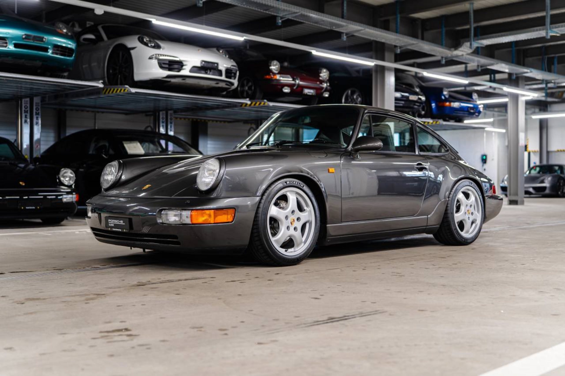 PORSCHE 911 Carrera 4 Coupé-image-8