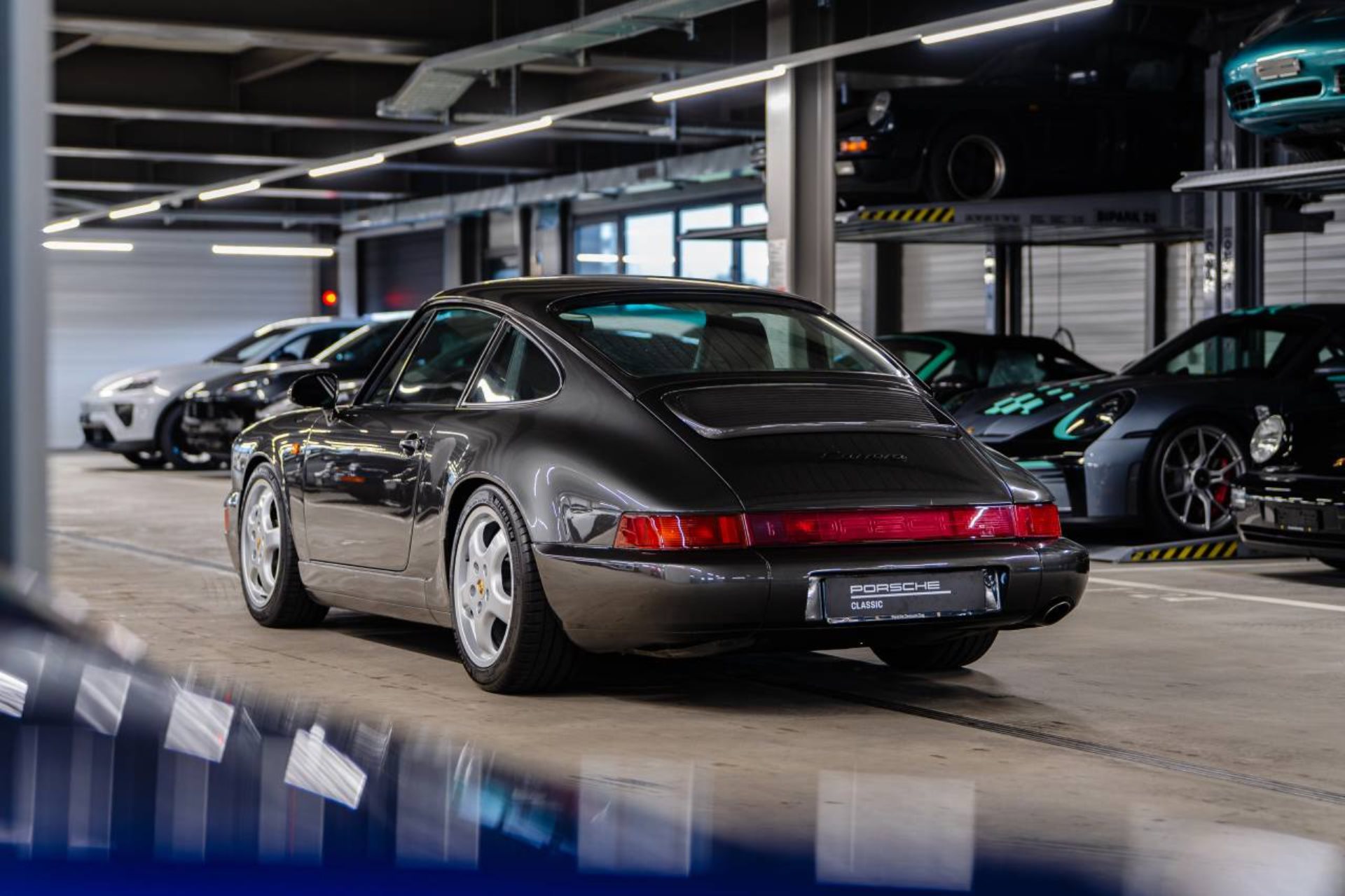 PORSCHE 911 Carrera 4 Coupé-image-2