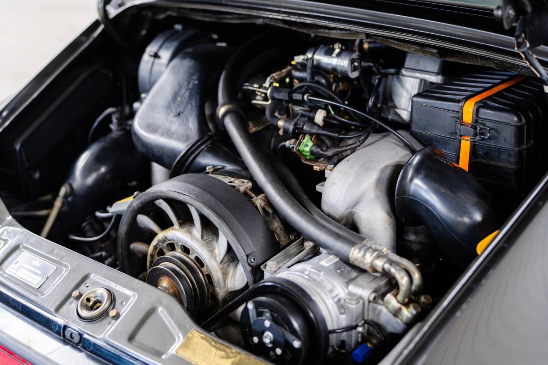 PORSCHE 911 Carrera 4 Coupé-image-13